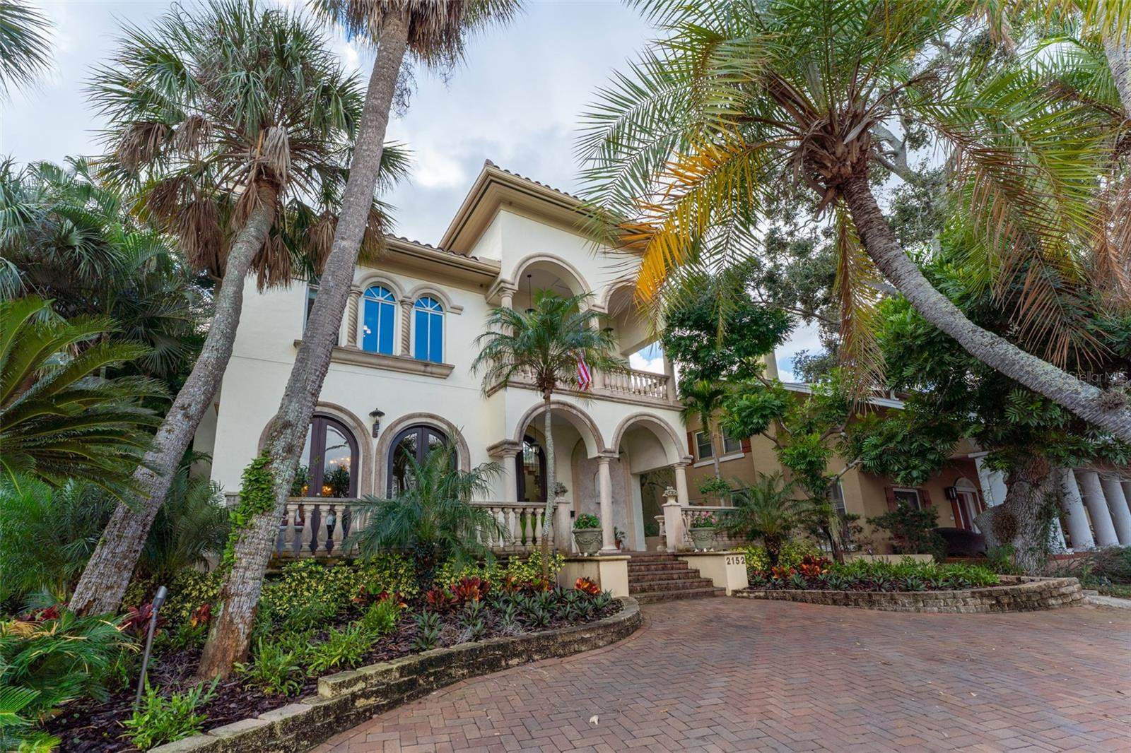 2152 Coffee Pot Boulevard NE, Saint Petersburg, FL 33704