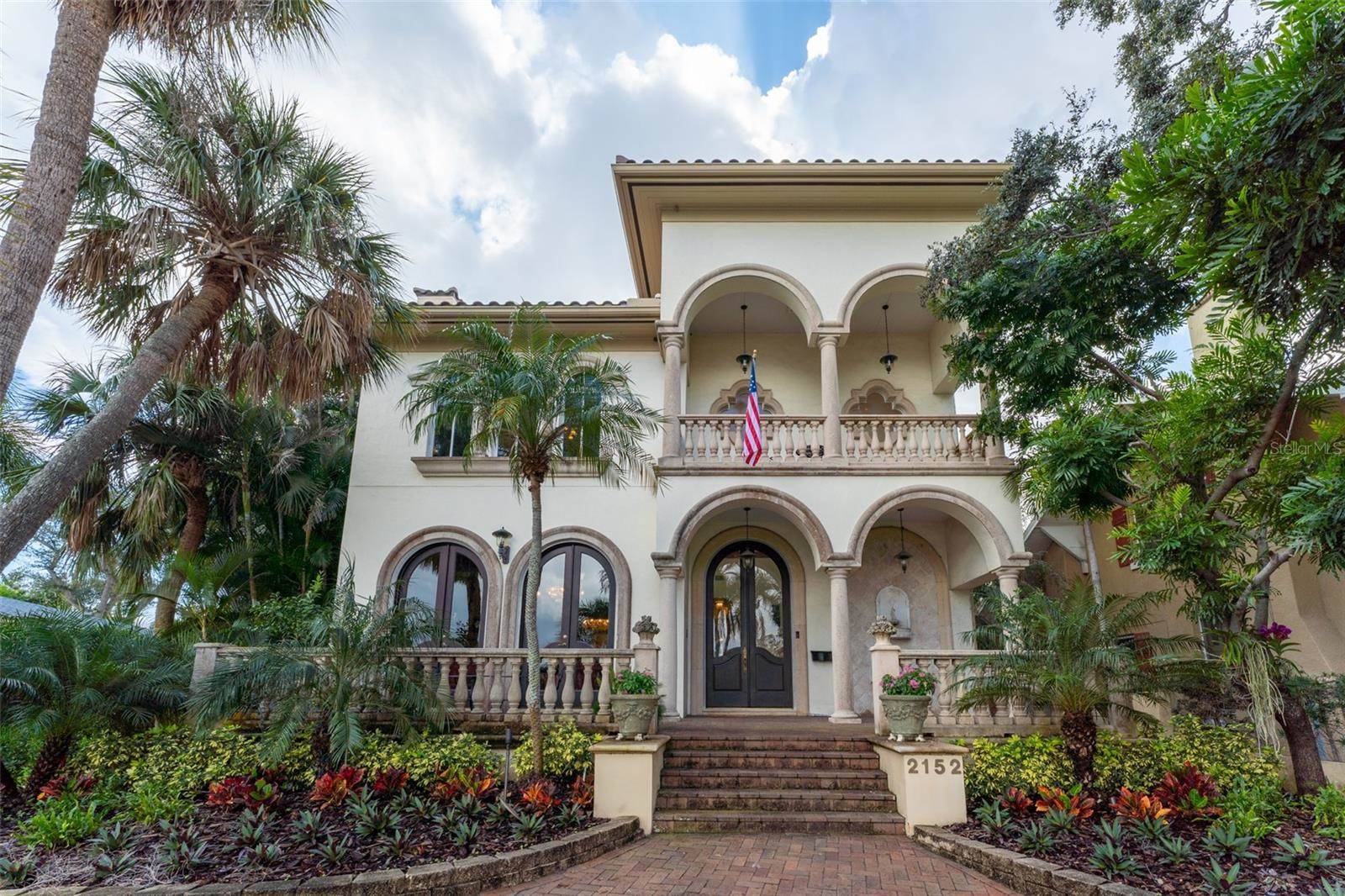 2152 Coffee Pot Boulevard NE, Saint Petersburg, FL 33704