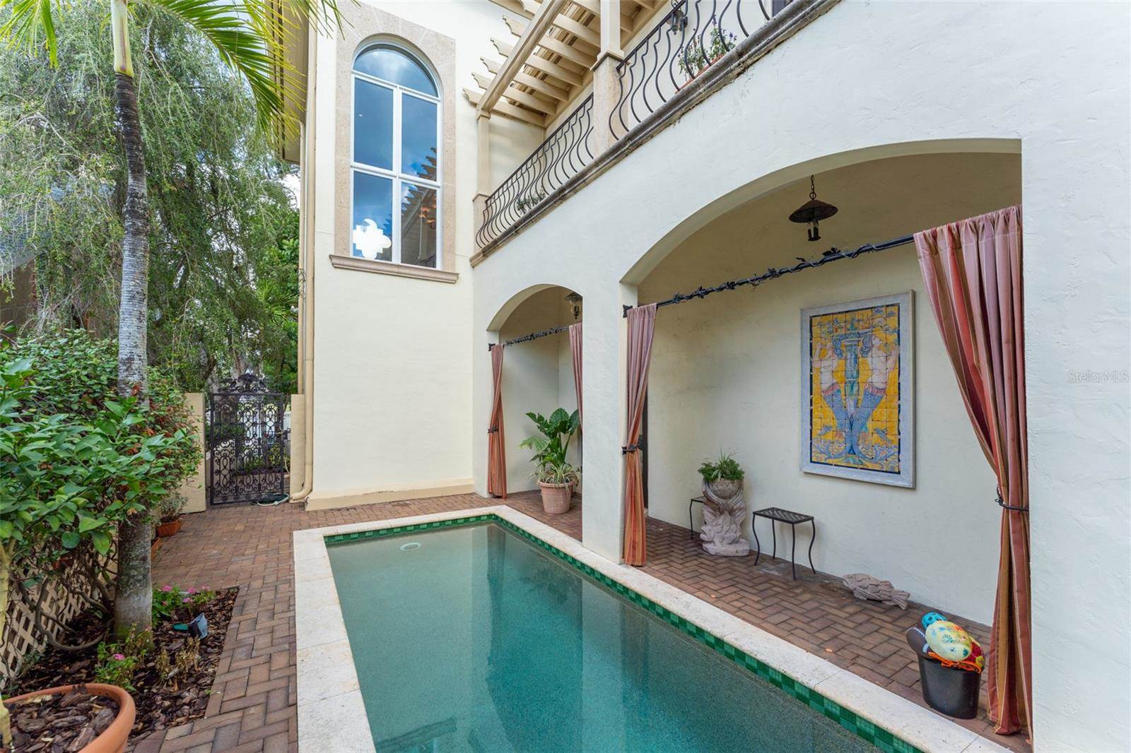 2152 Coffee Pot Boulevard NE, Saint Petersburg, FL 33704