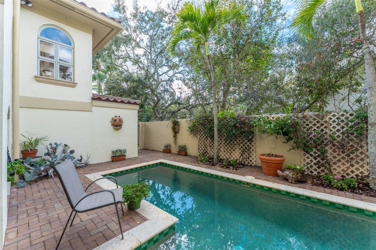 2152 Coffee Pot Boulevard NE, Saint Petersburg, FL 33704