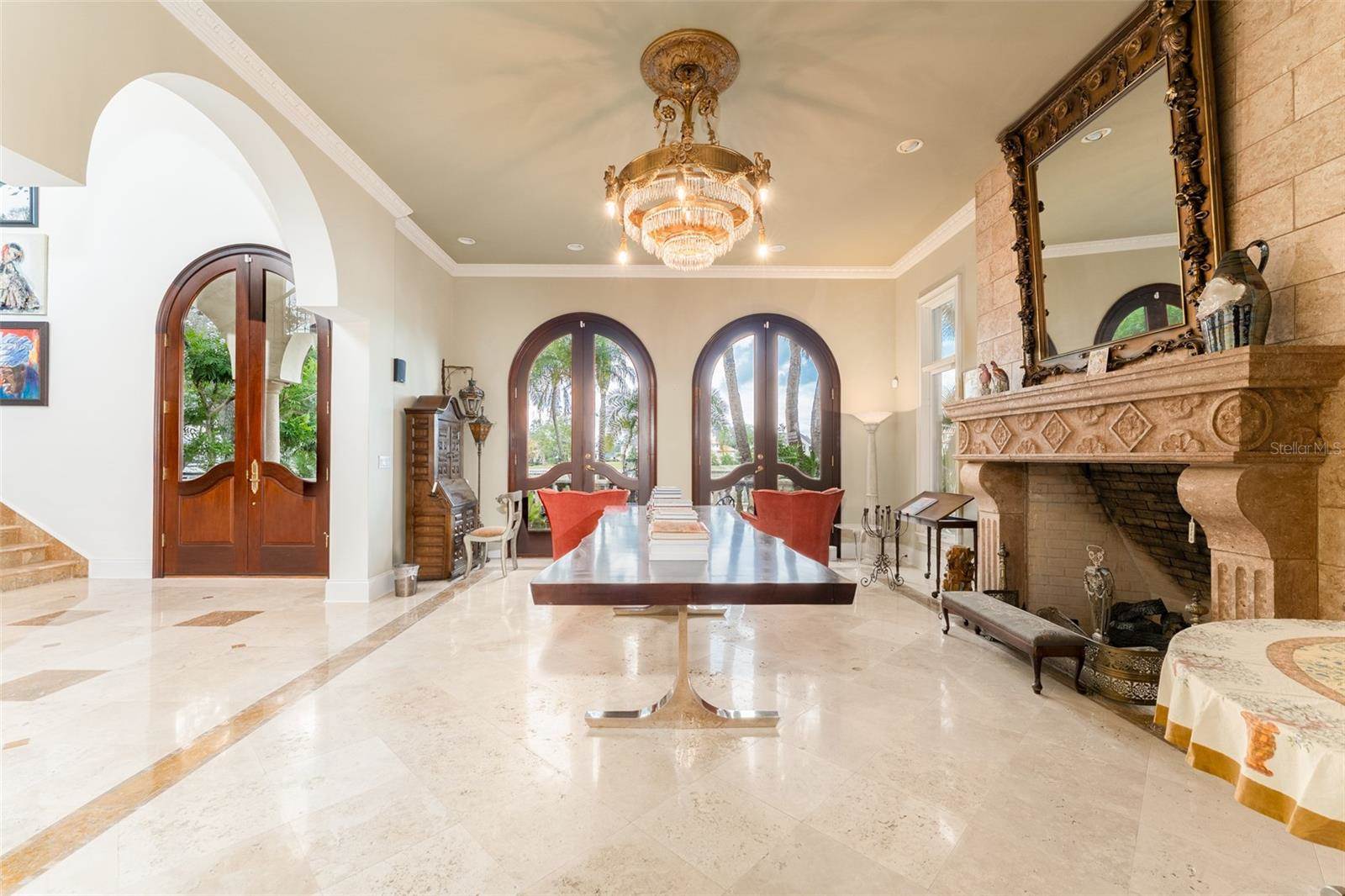 2152 Coffee Pot Boulevard NE, Saint Petersburg, FL 33704