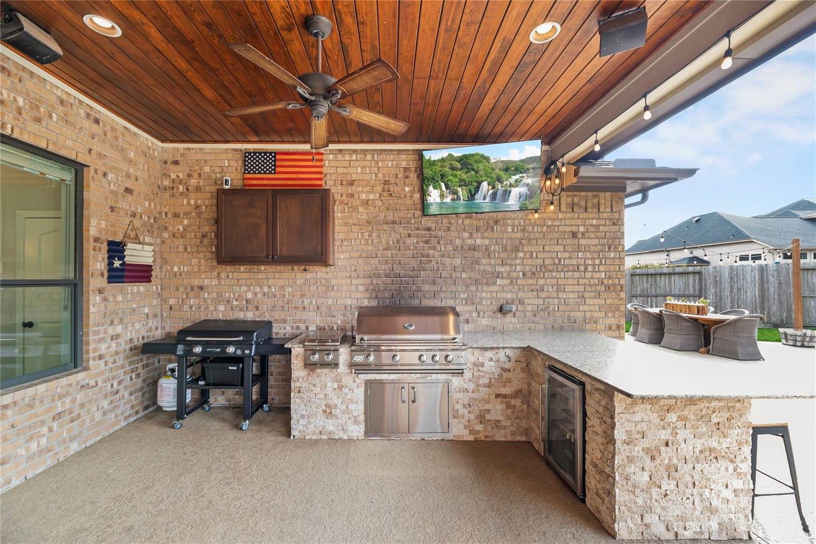 10815 Slumbering Falls Lane, Cypress, TX 77433