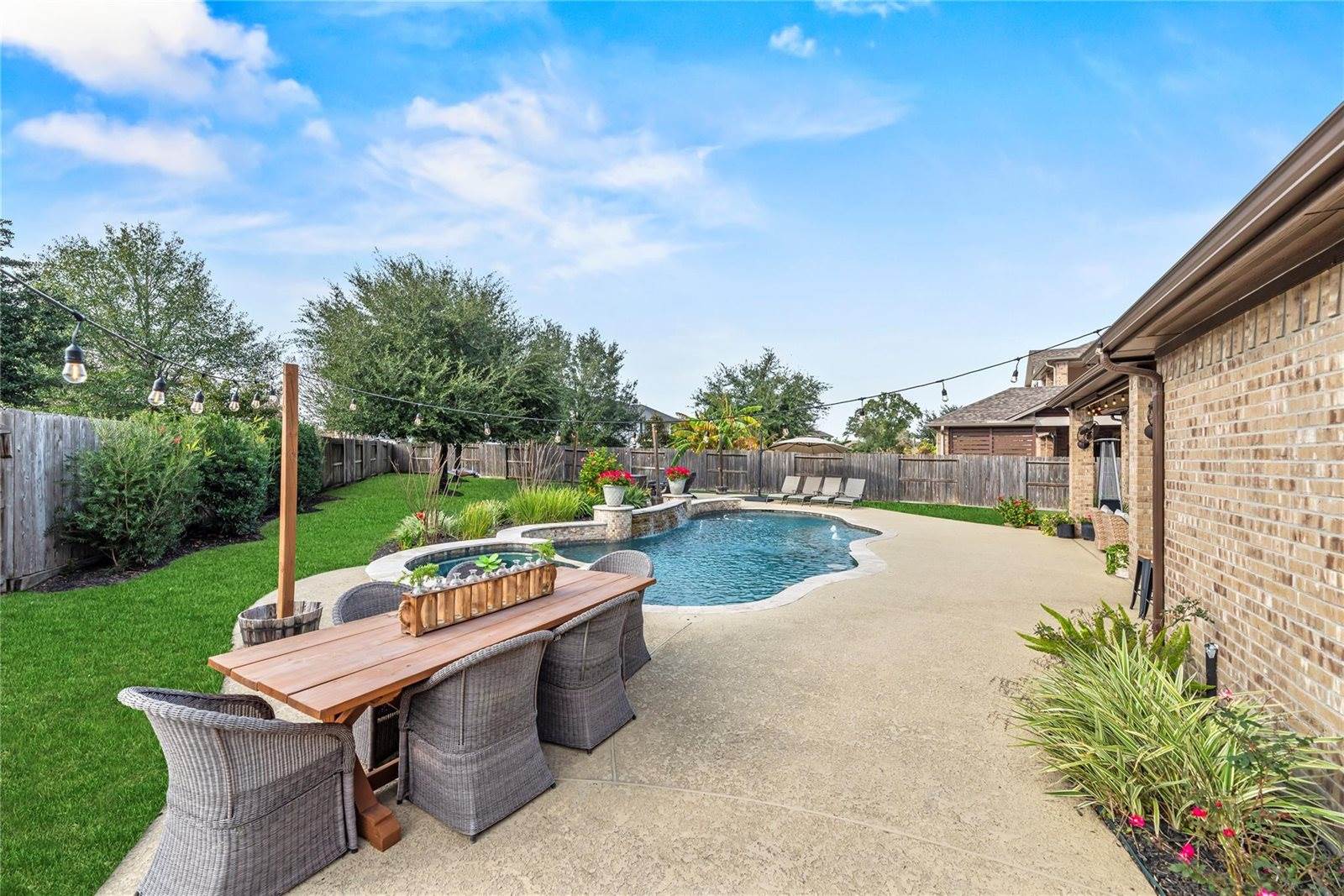 10815 Slumbering Falls Lane, Cypress, TX 77433