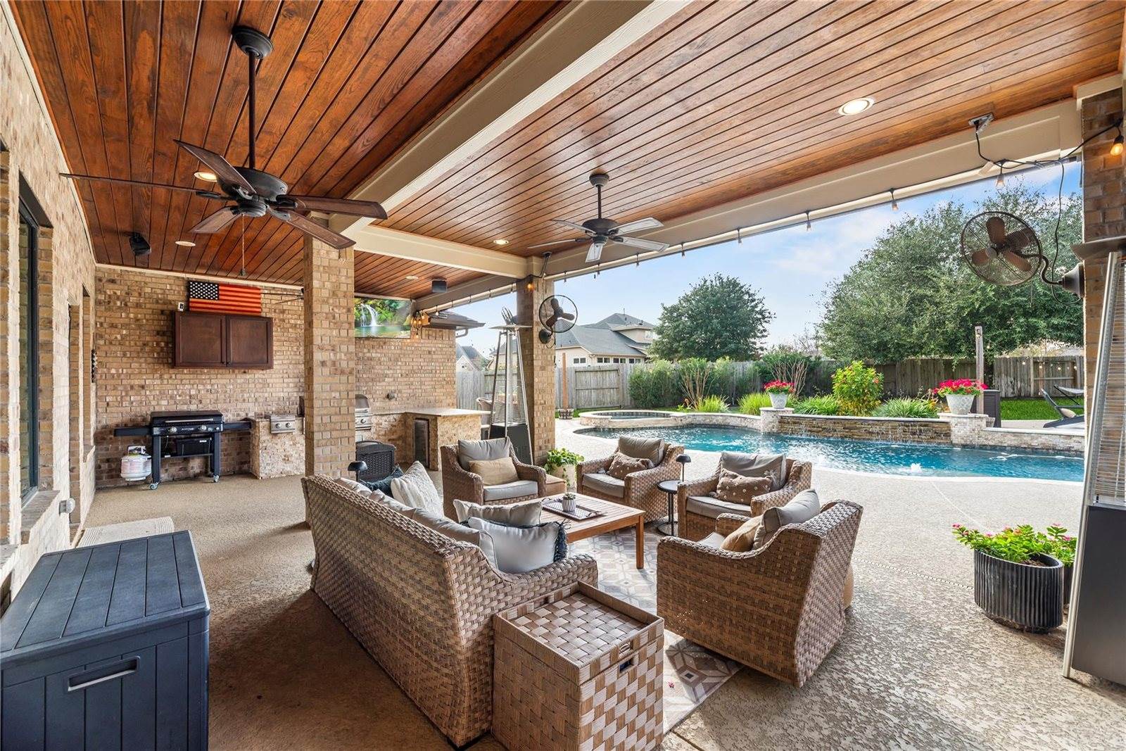 10815 Slumbering Falls Lane, Cypress, TX 77433