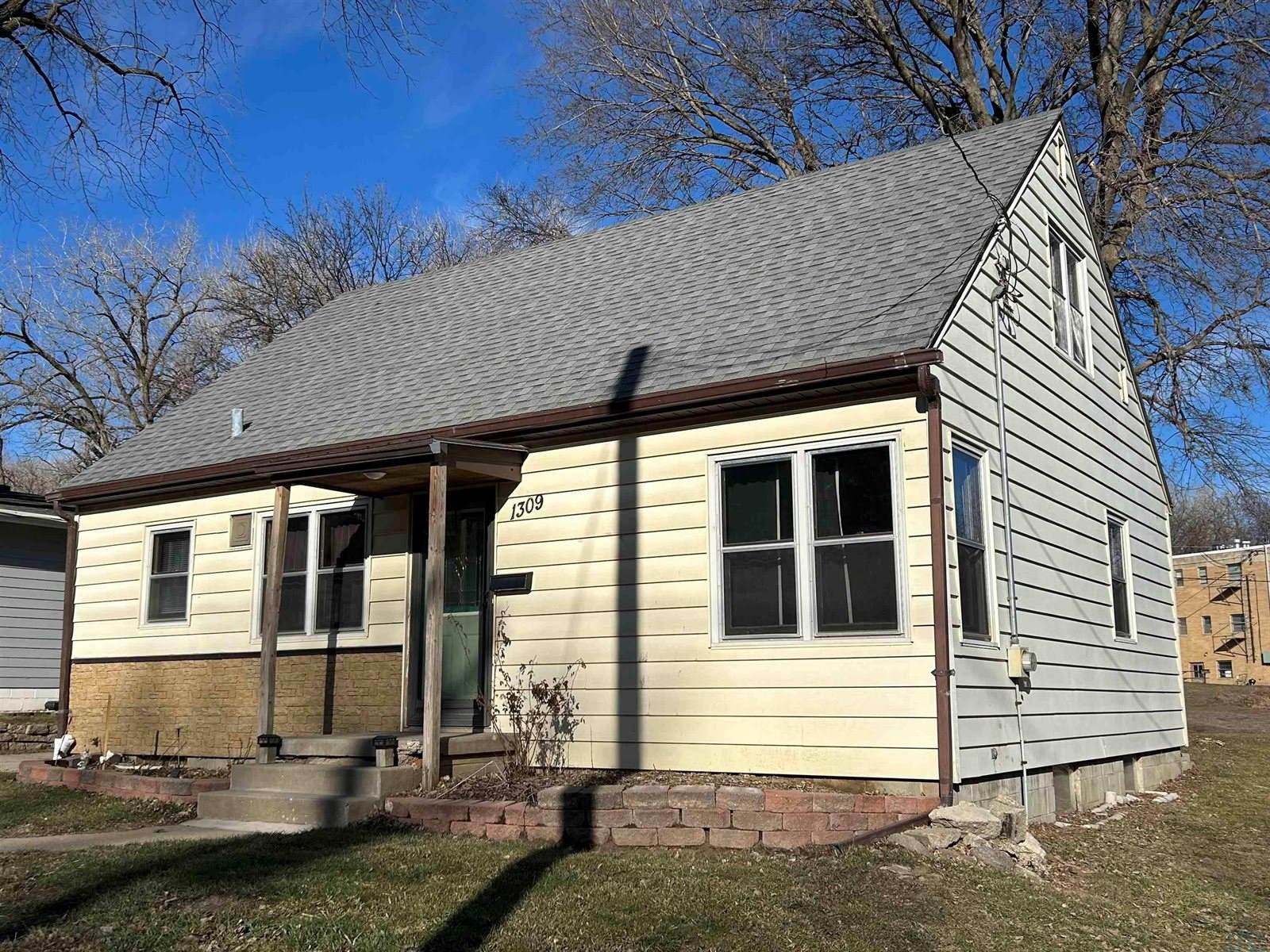 1309 29th St., Sioux City, IA 51104