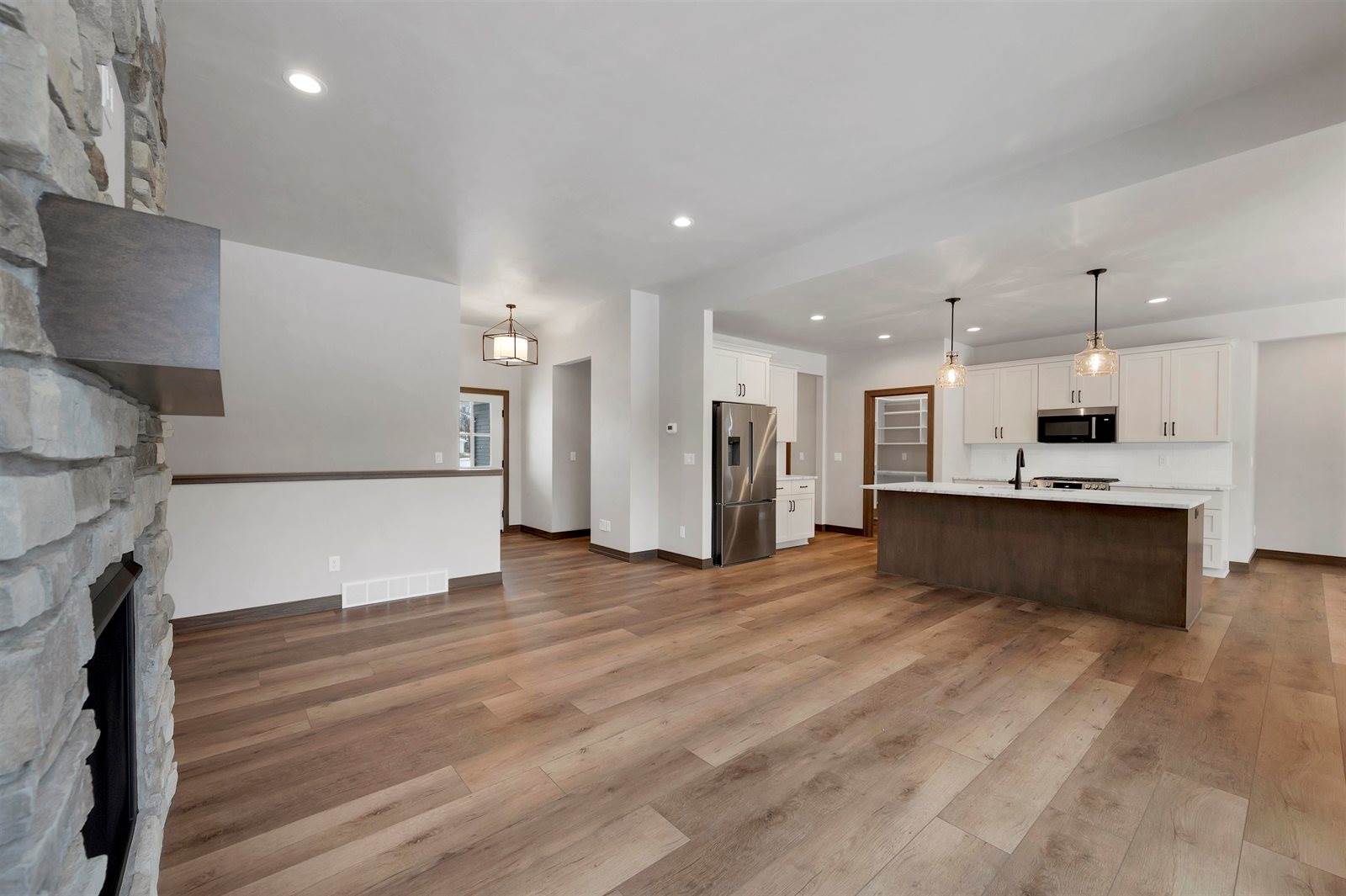 2580 North Stellita Circle, De Pere, WI 54115