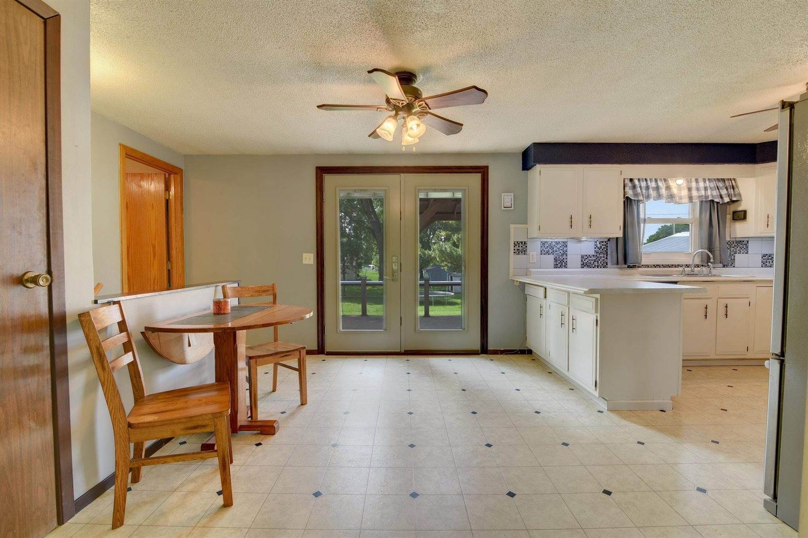 907 A, Armstrong, IA 50514