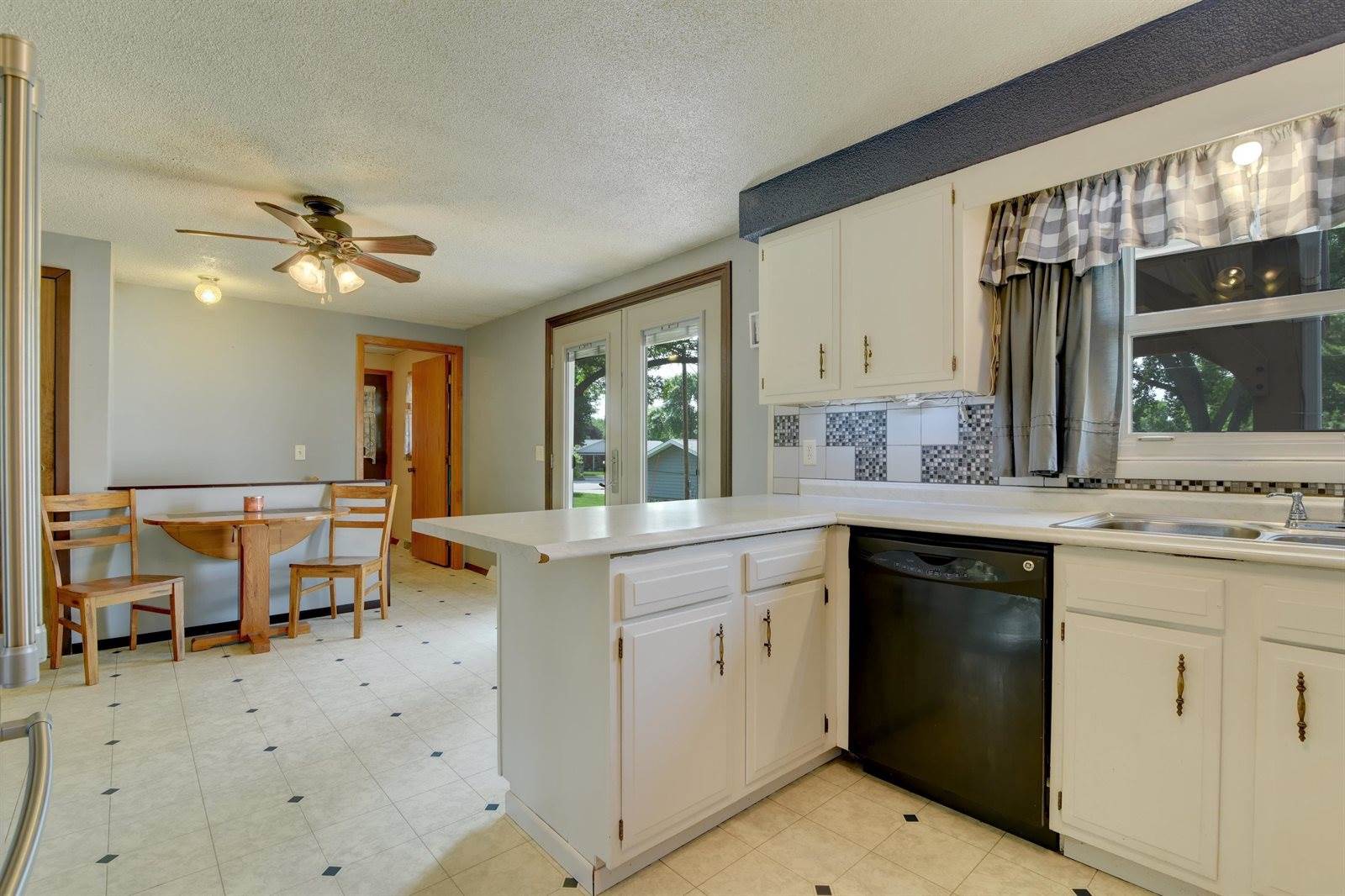 907 A, Armstrong, IA 50514