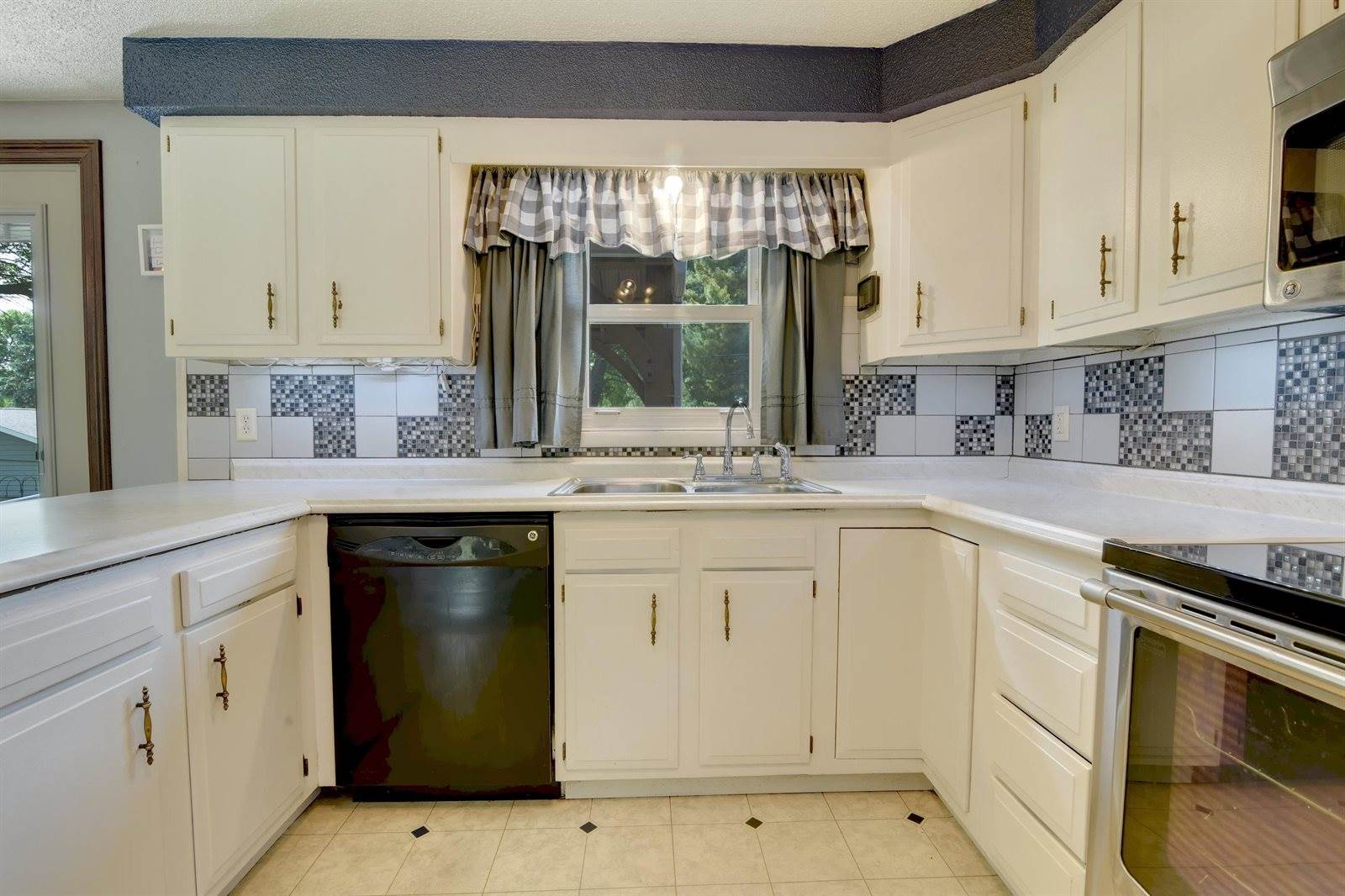 907 A, Armstrong, IA 50514