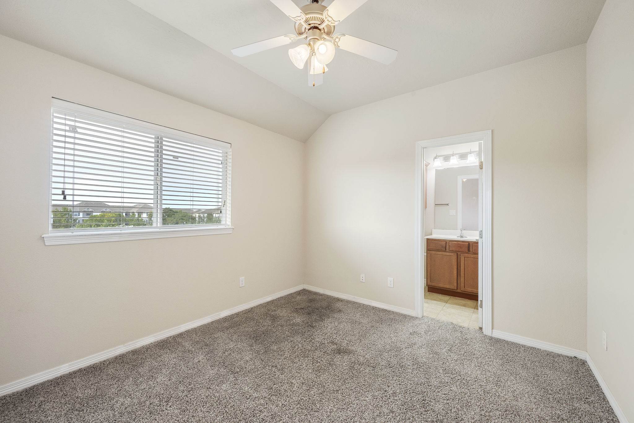 1198 Jones Butler RD #2204, College Station, TX 77840