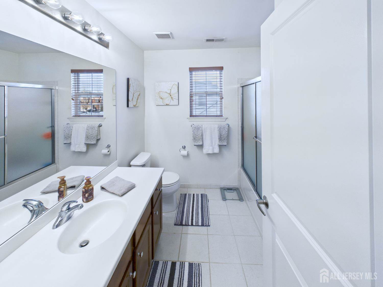 28 Wisniewski Road, Sayreville, NJ 08872