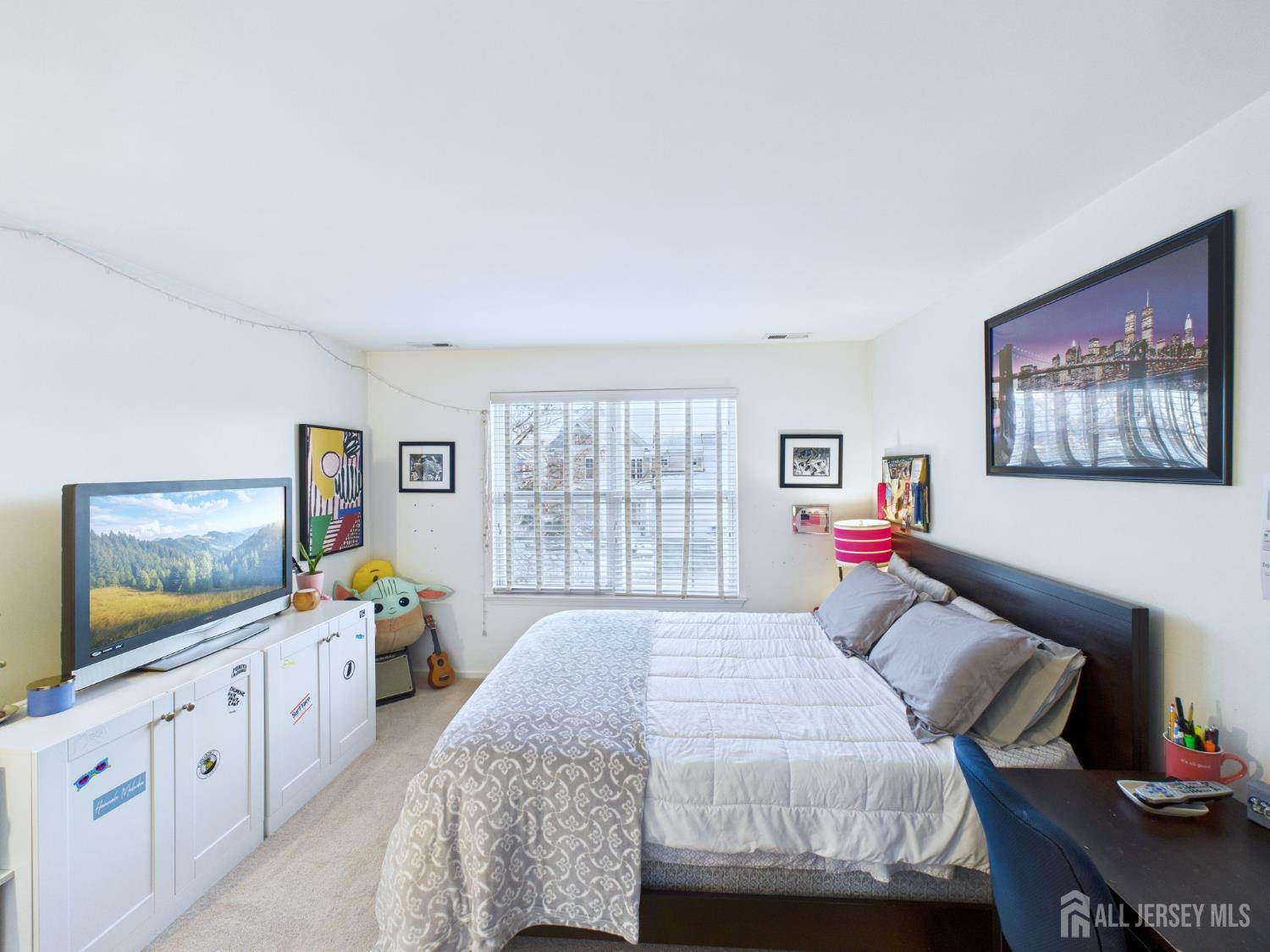 28 Wisniewski Road, Sayreville, NJ 08872
