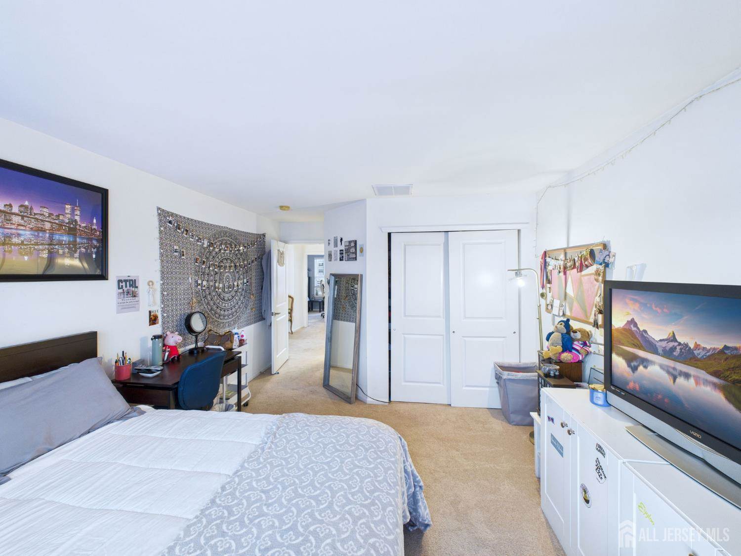 28 Wisniewski Road, Sayreville, NJ 08872