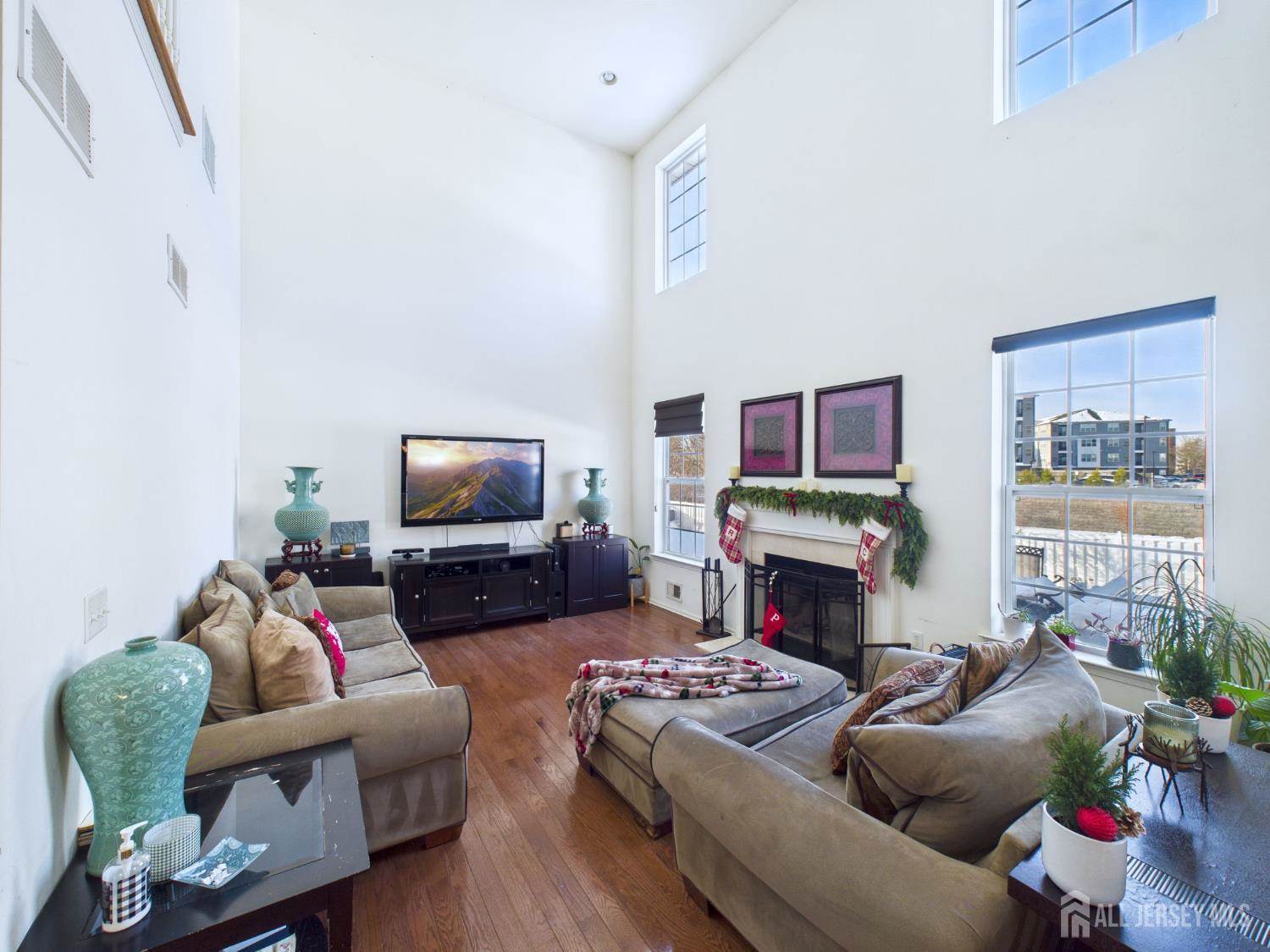 28 Wisniewski Road, Sayreville, NJ 08872