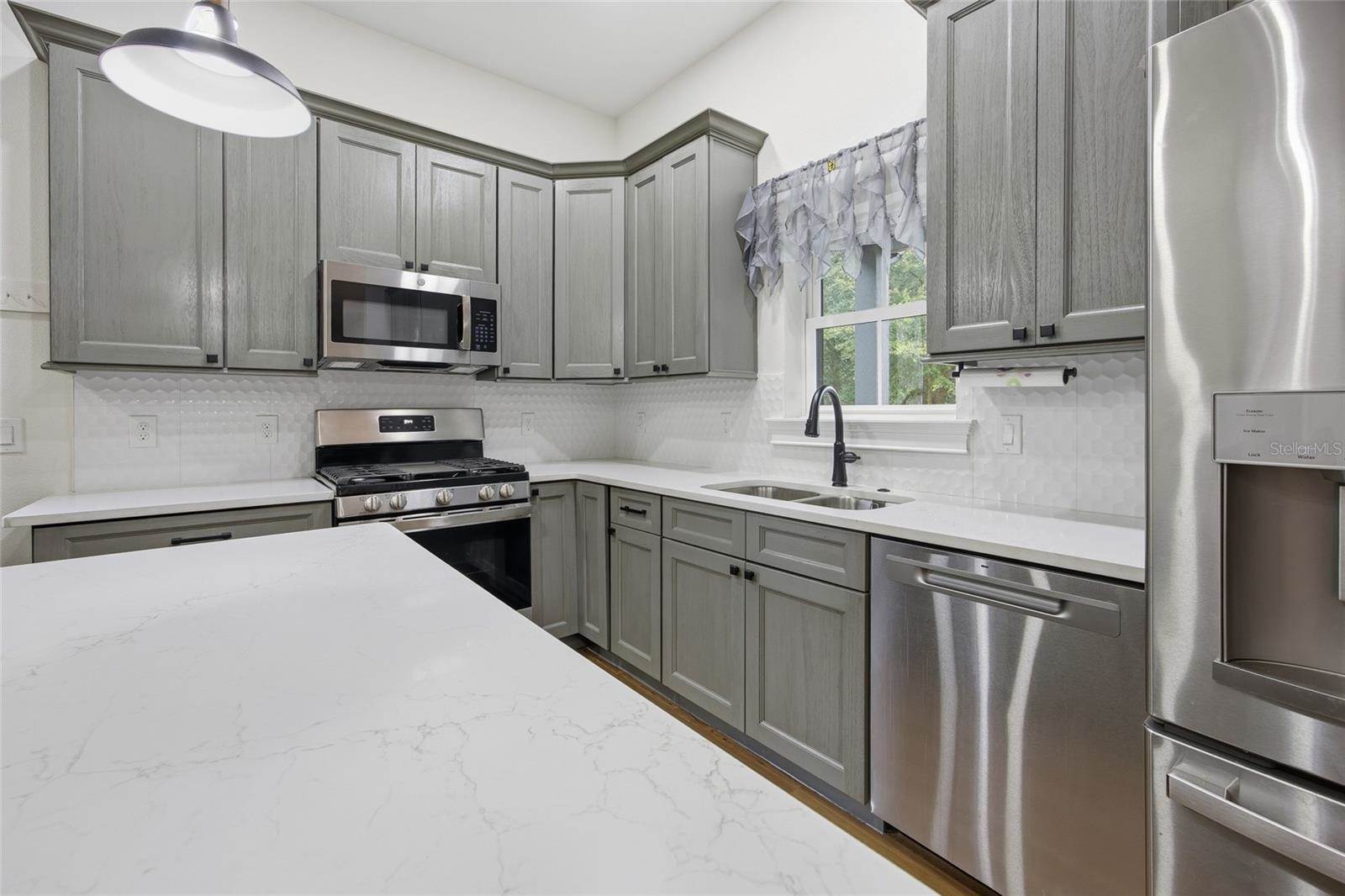 12052 SE 101st Court Road, Belleview, FL 34420