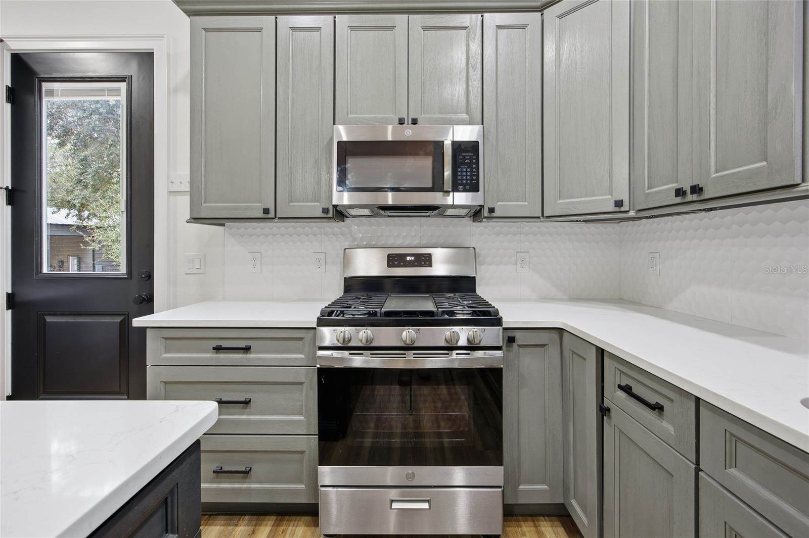 12052 SE 101st Court Road, Belleview, FL 34420