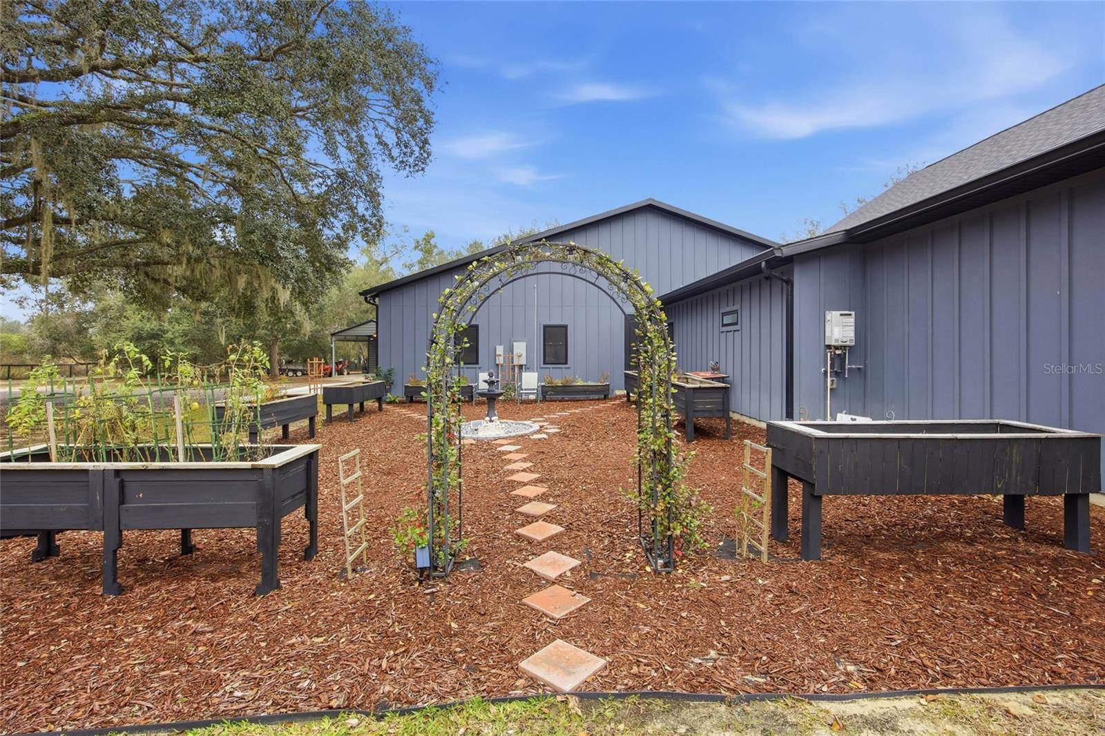 12052 SE 101st Court Road, Belleview, FL 34420