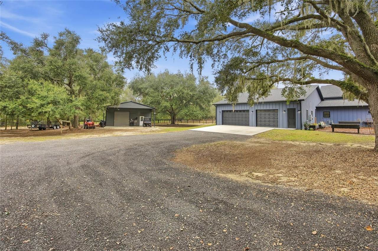 12052 SE 101st Court Road, Belleview, FL 34420