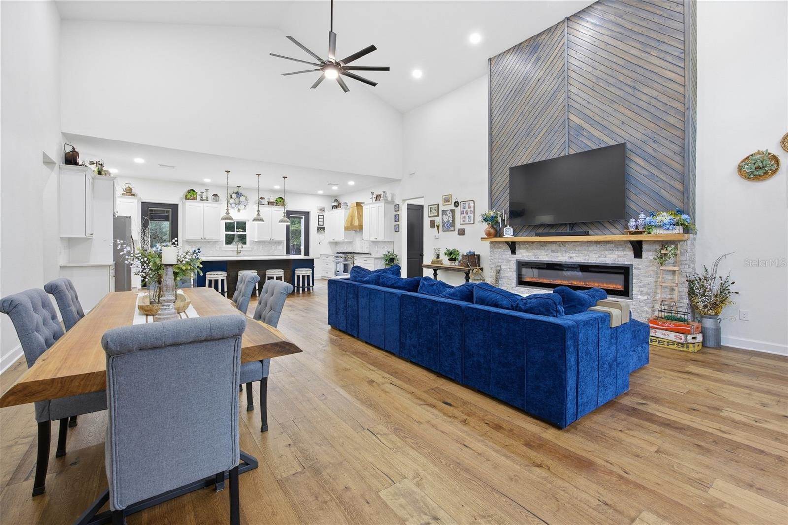 12052 SE 101st Court Road, Belleview, FL 34420