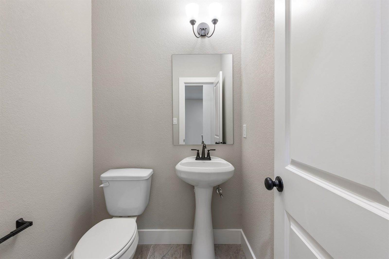 913 Fork Court, College Station, TX 77845