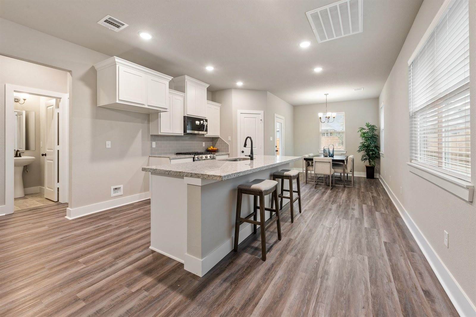 913 Fork Court, College Station, TX 77845