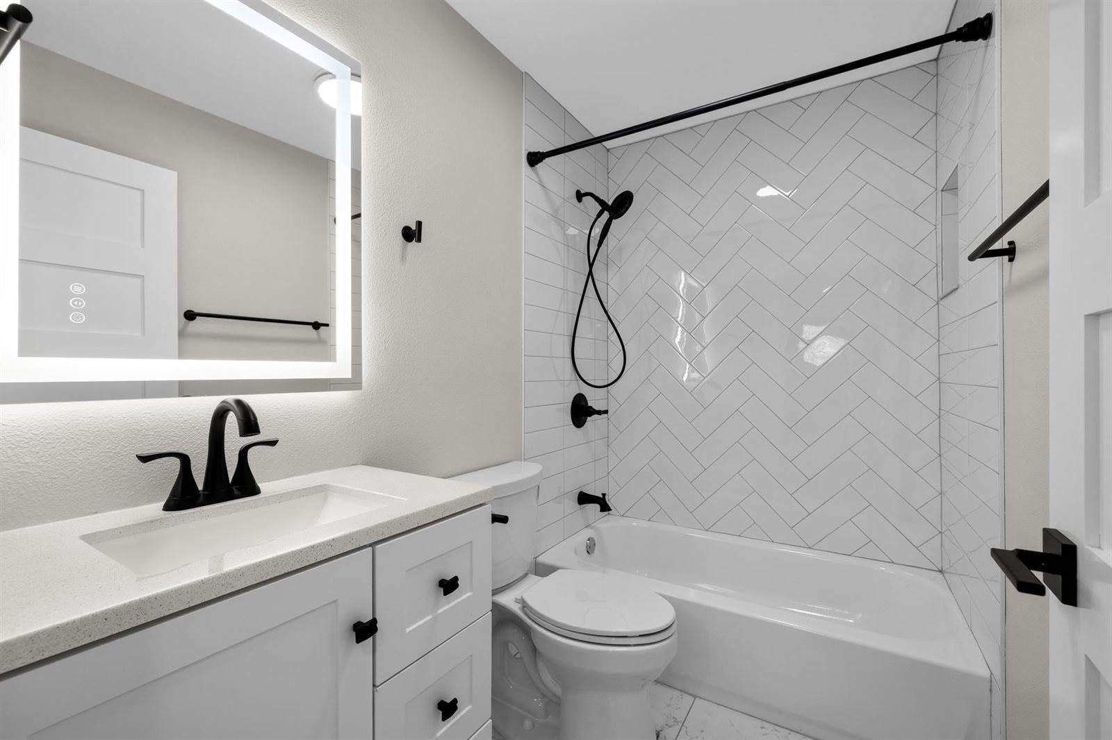 810 Summit Dr SW, Minot, ND 58701