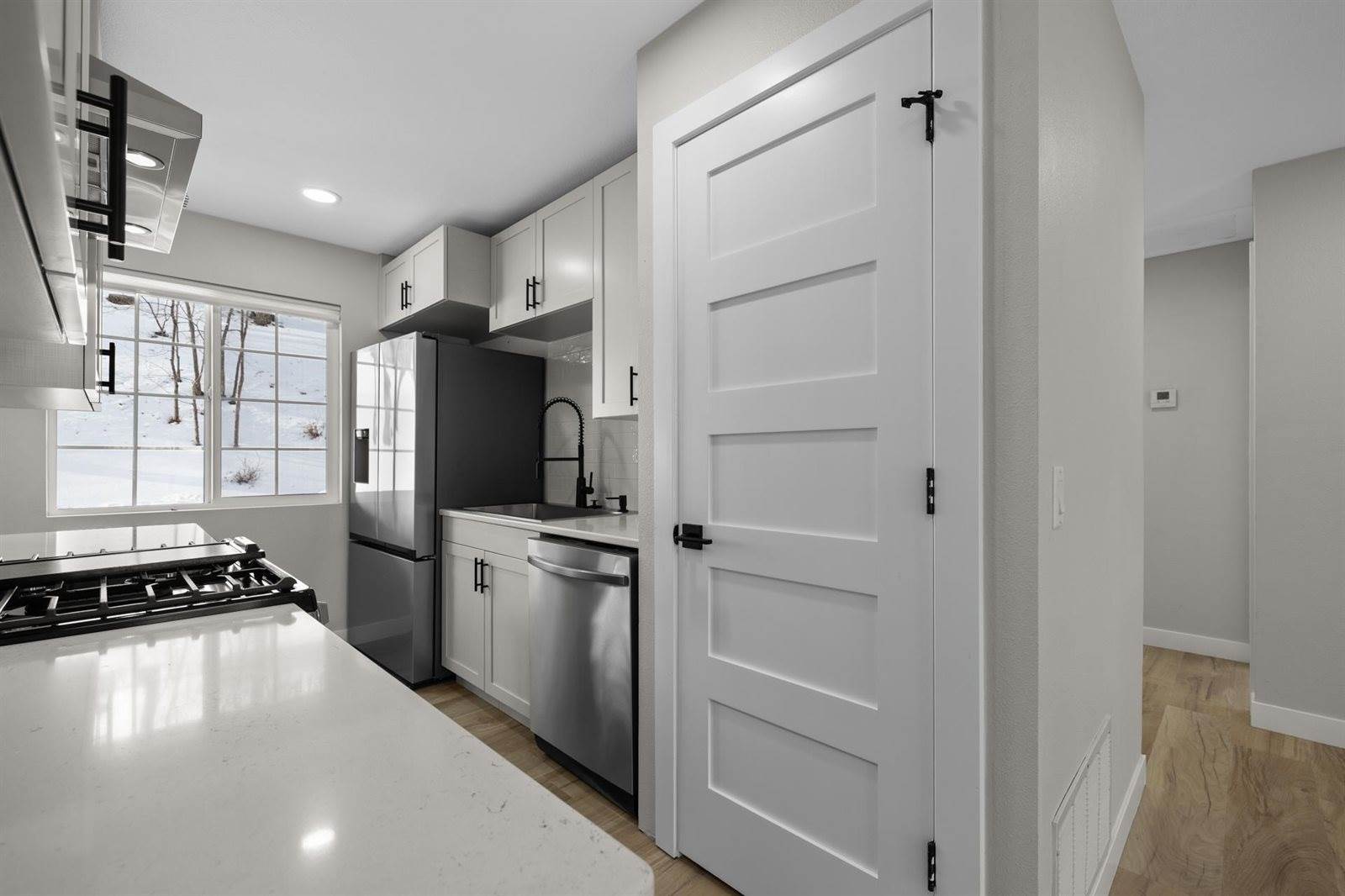 810 Summit Dr SW, Minot, ND 58701