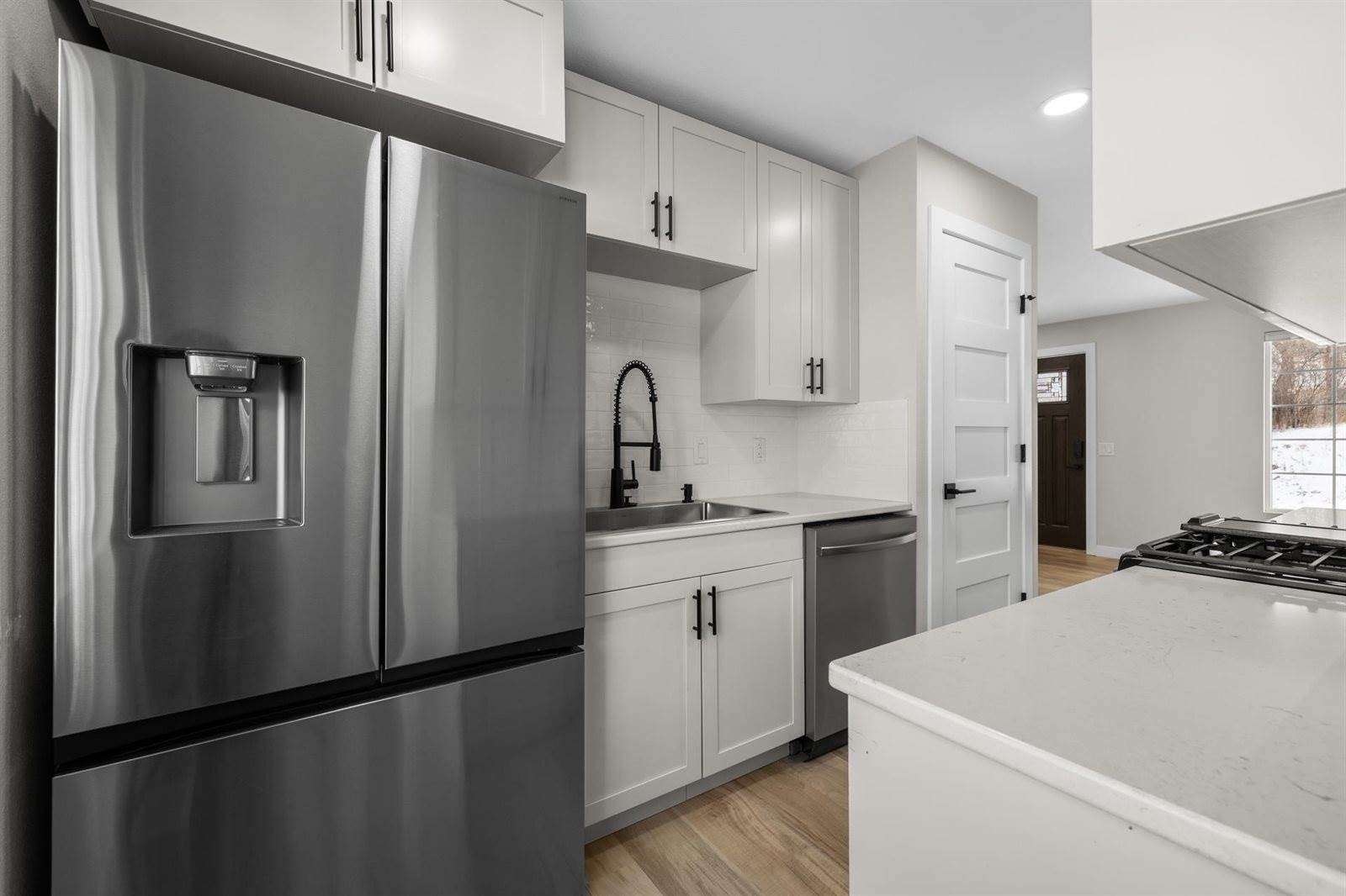 810 Summit Dr SW, Minot, ND 58701