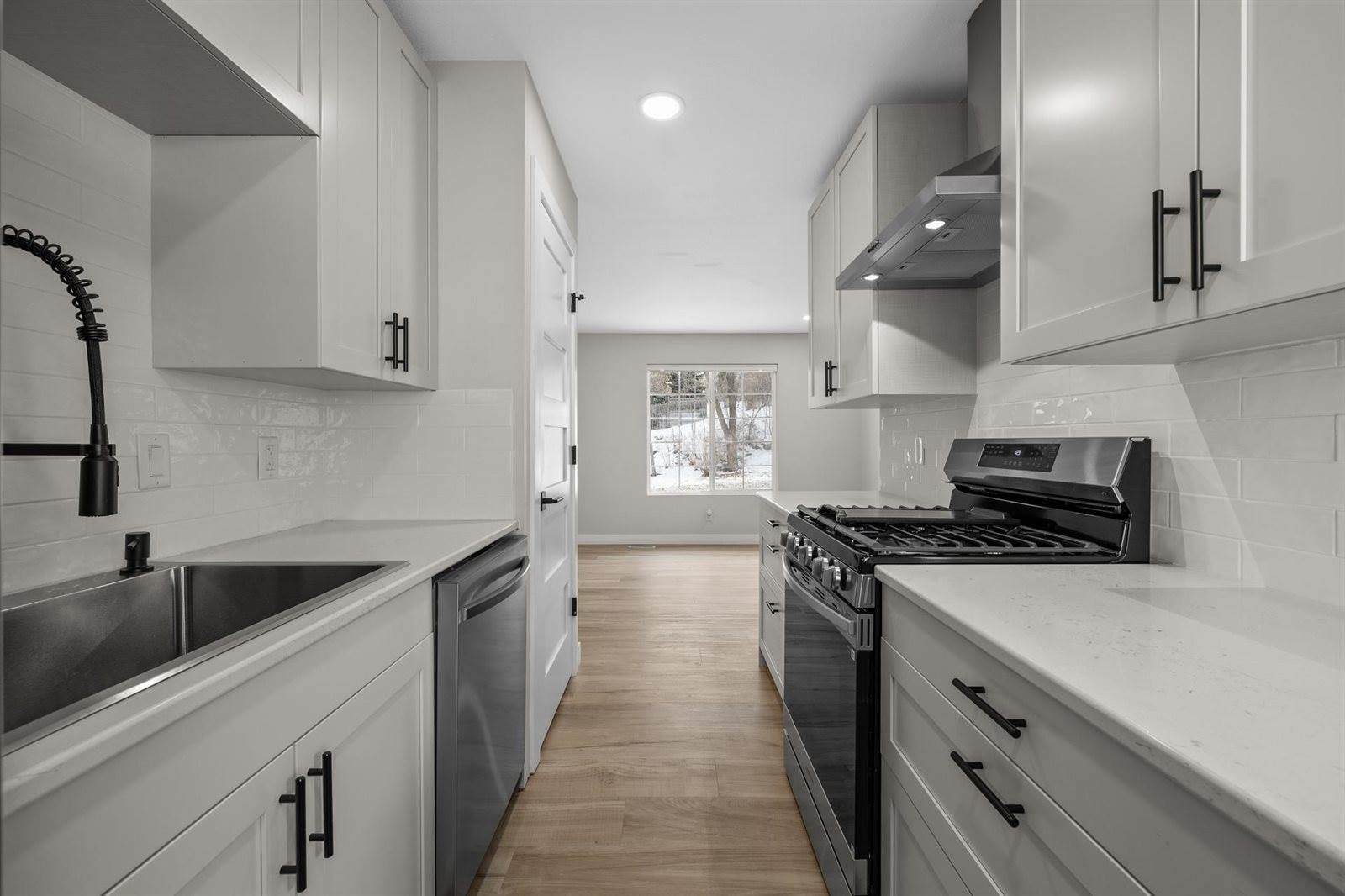 810 Summit Dr SW, Minot, ND 58701