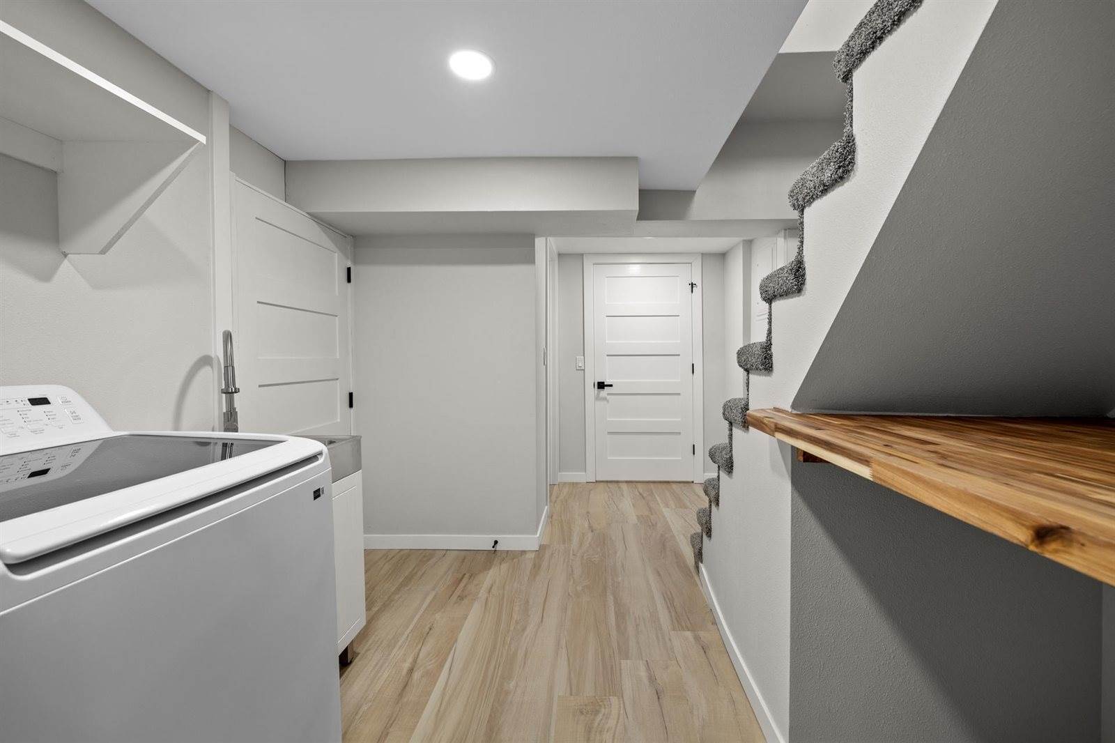 810 Summit Dr SW, Minot, ND 58701