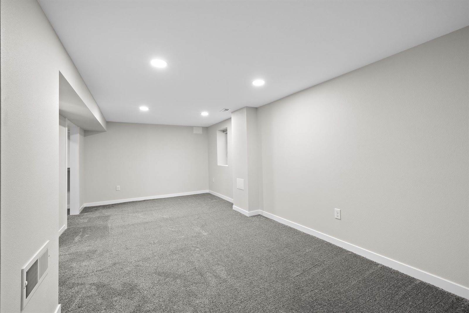 810 Summit Dr SW, Minot, ND 58701