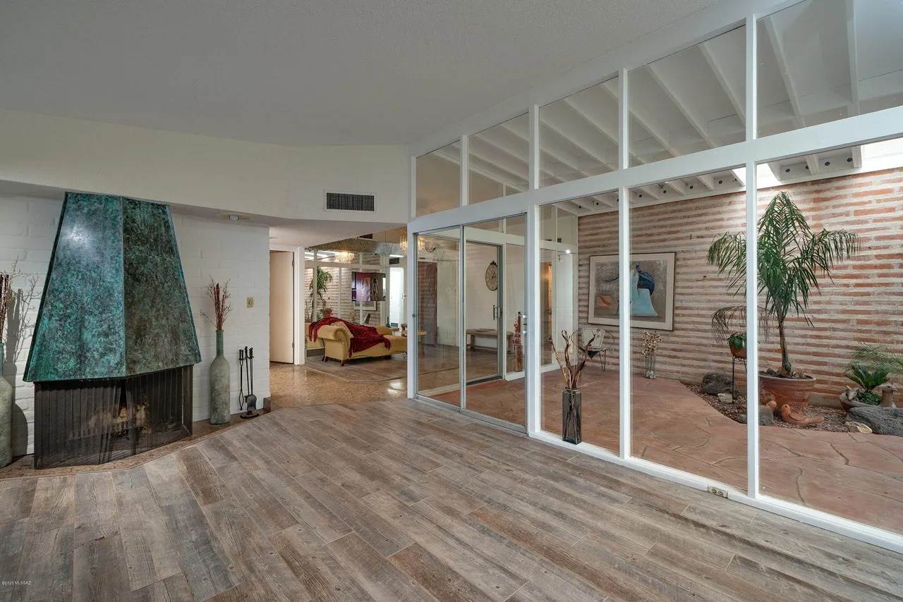 87 N Placita Del Saco, Tucson, AZ 85710