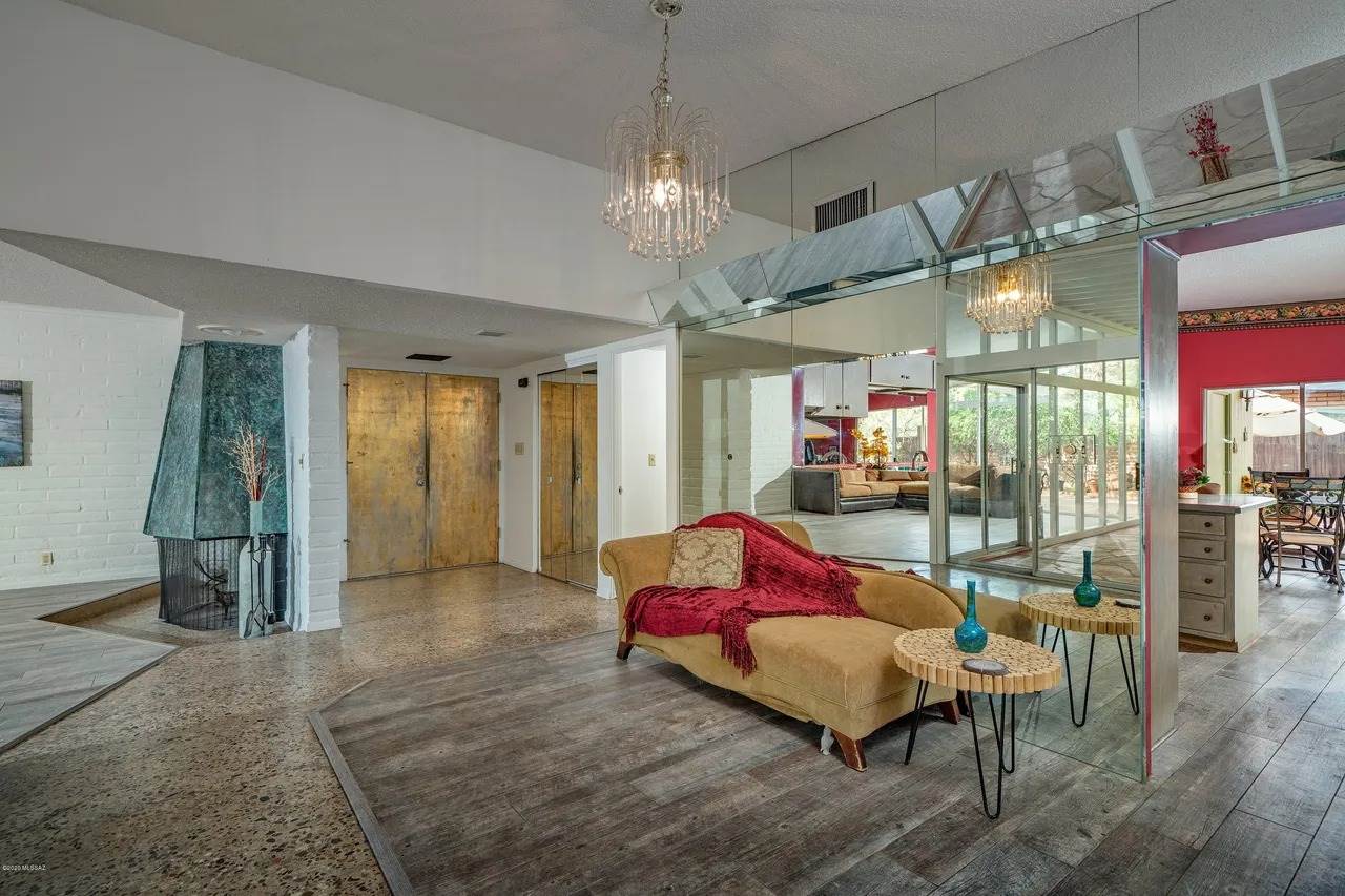 87 N Placita Del Saco, Tucson, AZ 85710