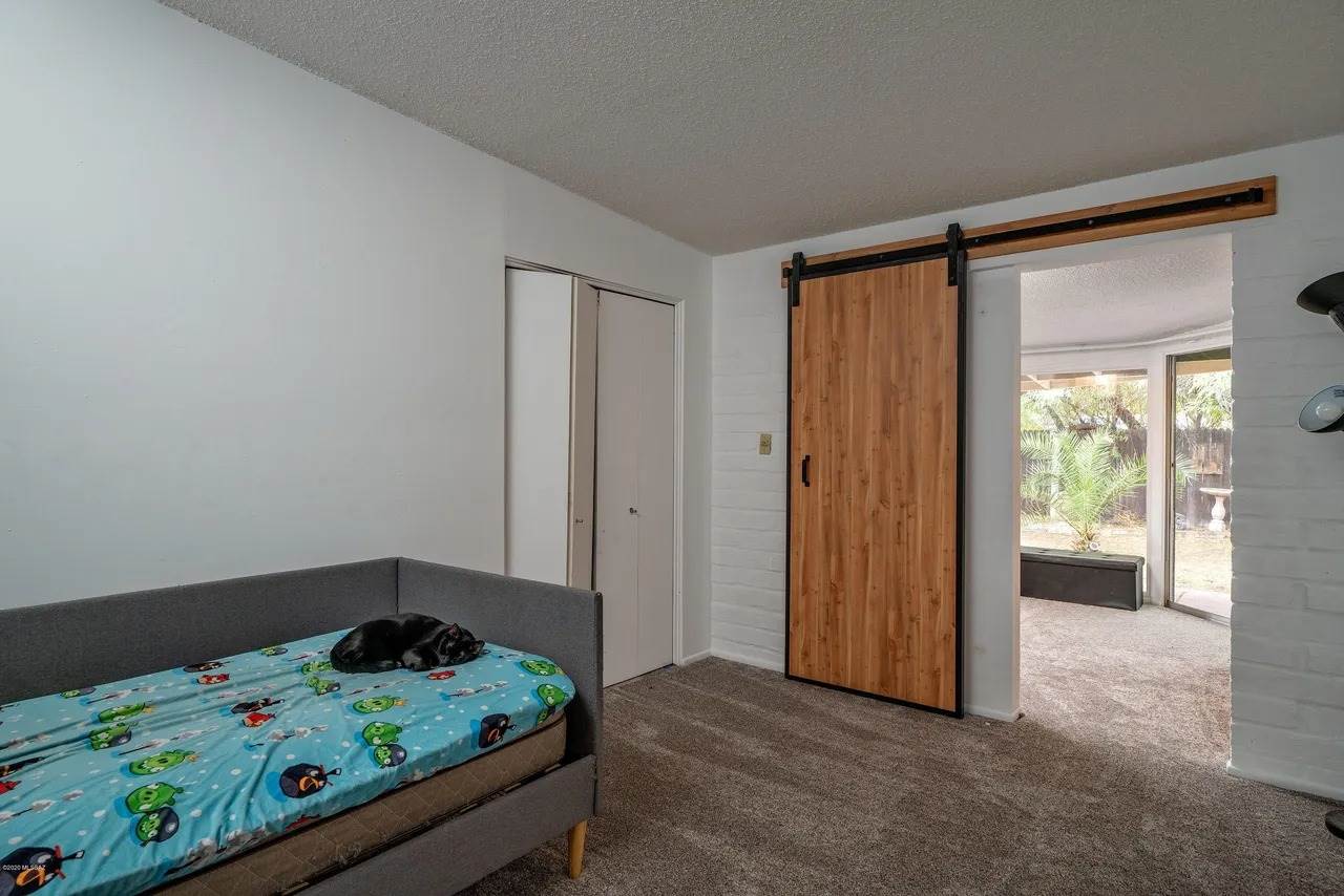 87 N Placita Del Saco, Tucson, AZ 85710