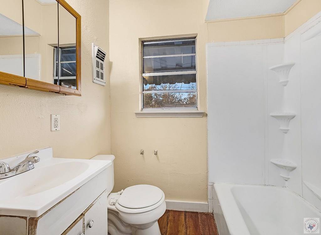 733 Arizona, Wake Village, TX 75501