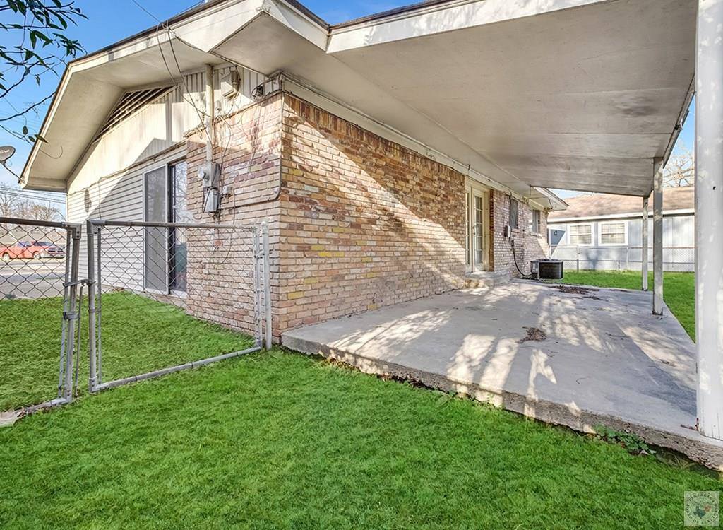 733 Arizona, Wake Village, TX 75501