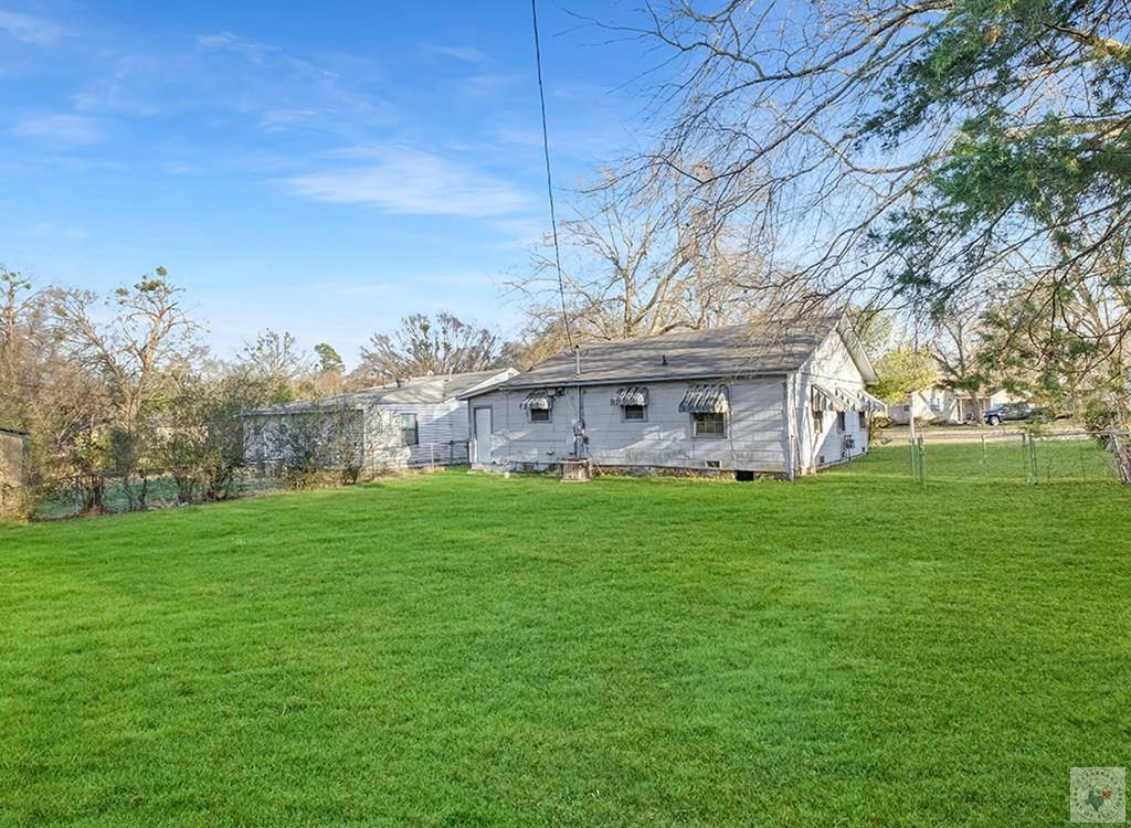 733 Arizona, Wake Village, TX 75501