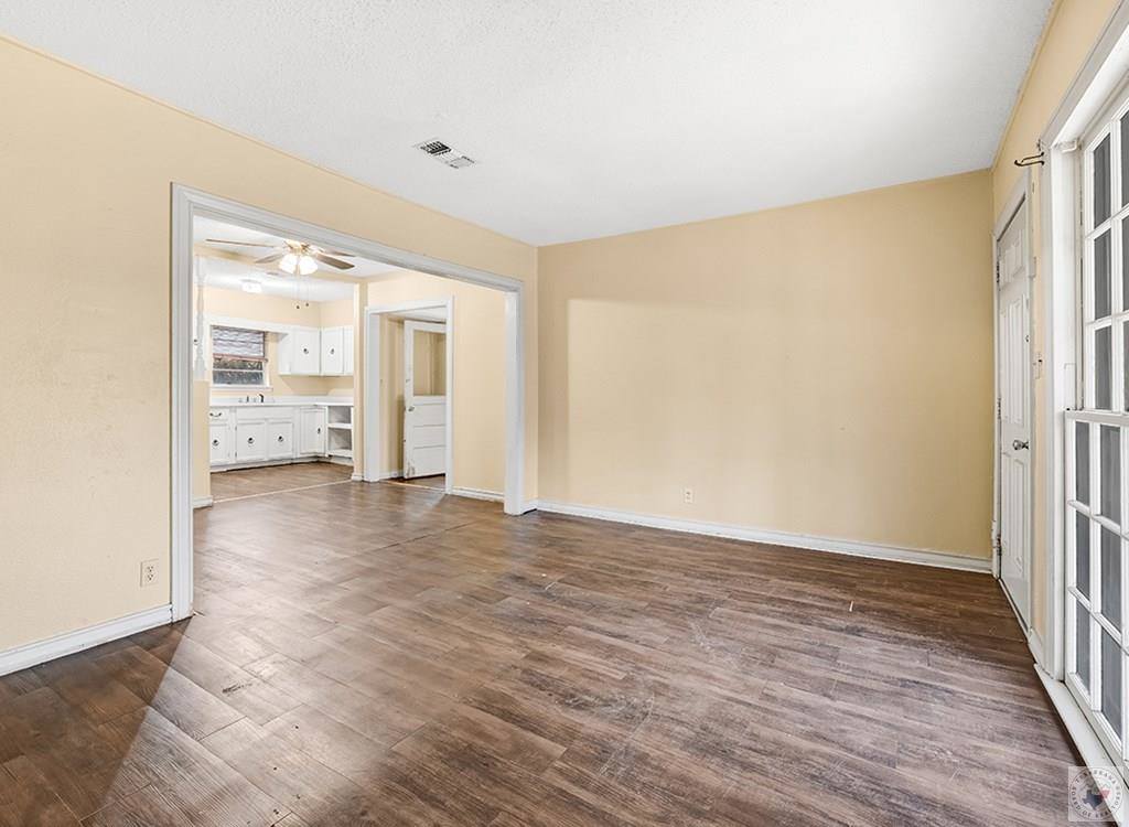 733 Arizona, Wake Village, TX 75501