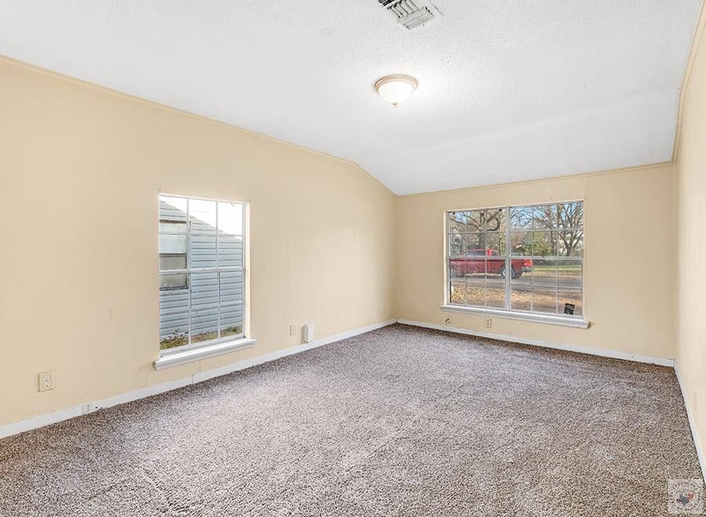 733 Arizona, Wake Village, TX 75501