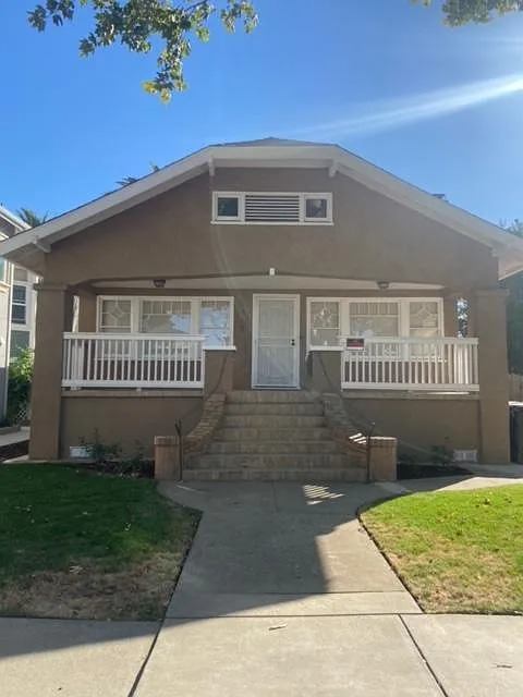 2712 T St, Sacramento, CA 95816