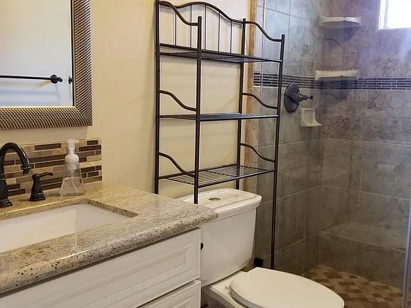 2712 T St, Sacramento, CA 95816