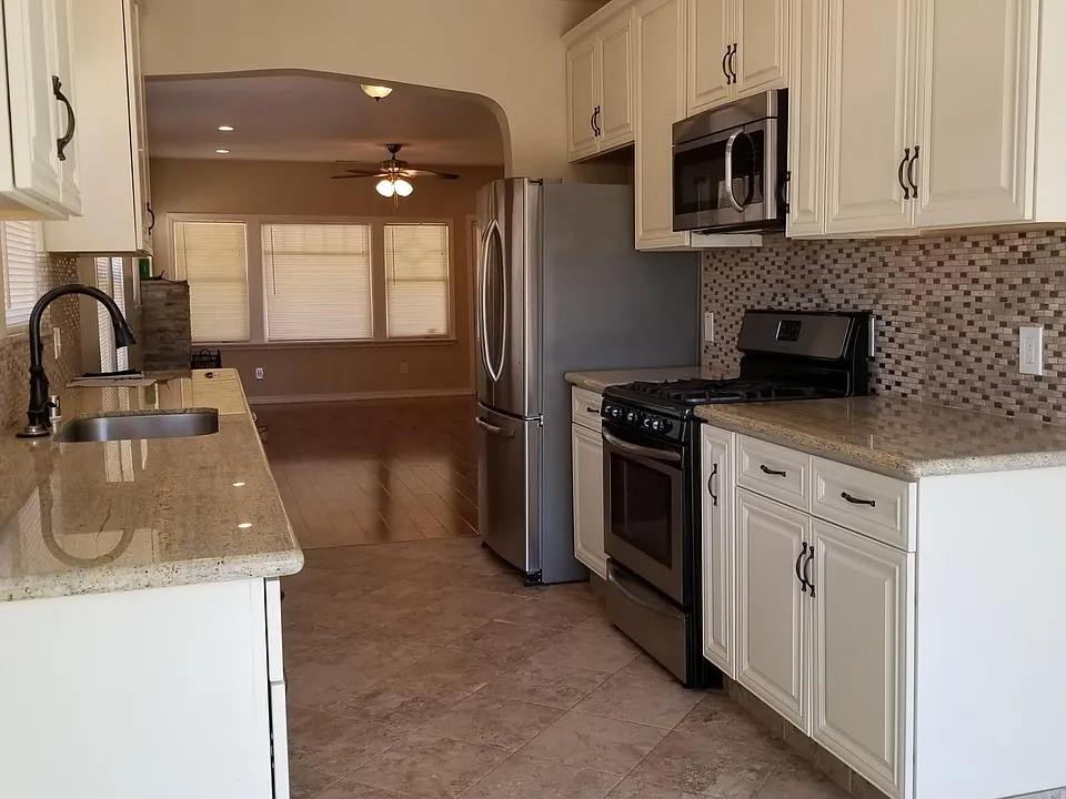 2712 T St, Sacramento, CA 95816