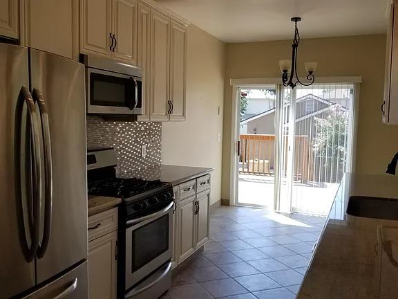 2712 T St, Sacramento, CA 95816