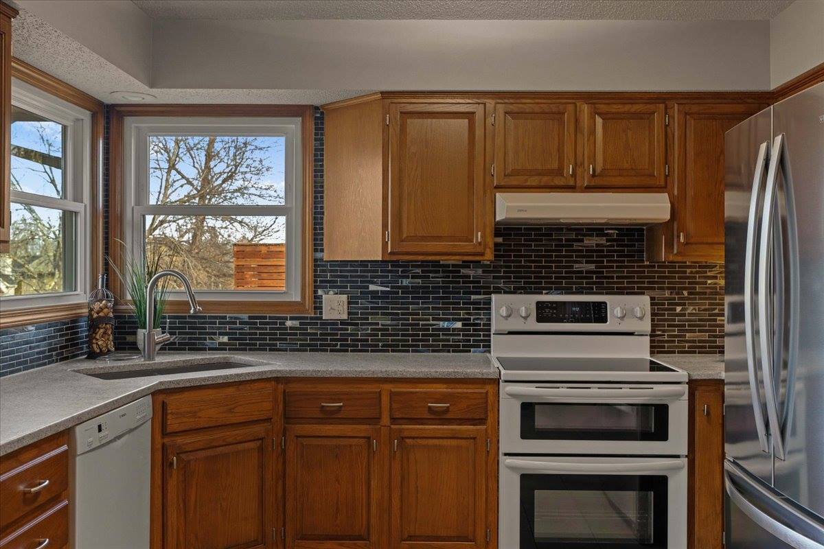 15778 Horton St, Overland Park, KS 66223