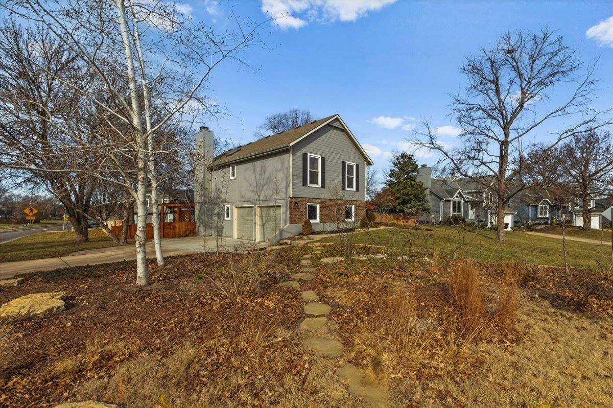 15778 Horton St, Overland Park, KS 66223