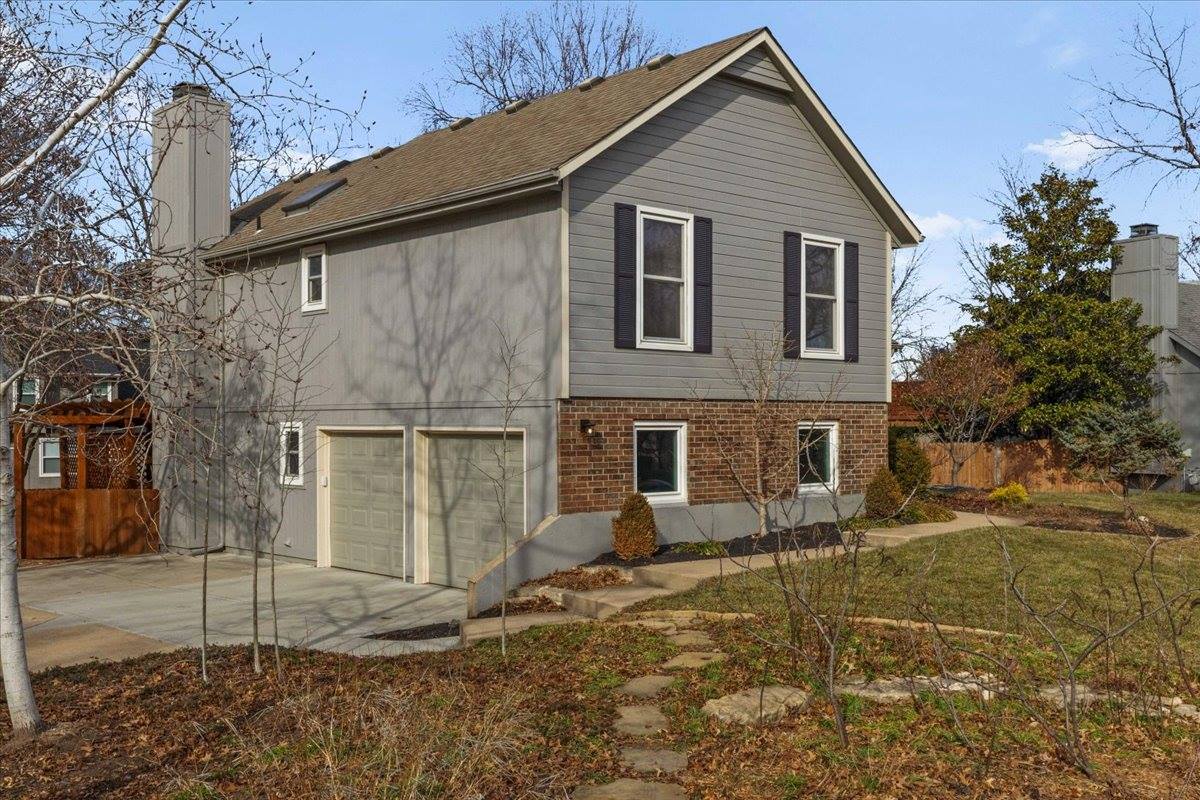 15778 Horton St, Overland Park, KS 66223