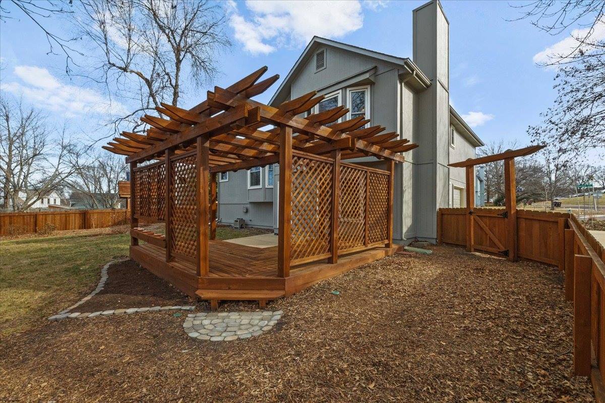 15778 Horton St, Overland Park, KS 66223