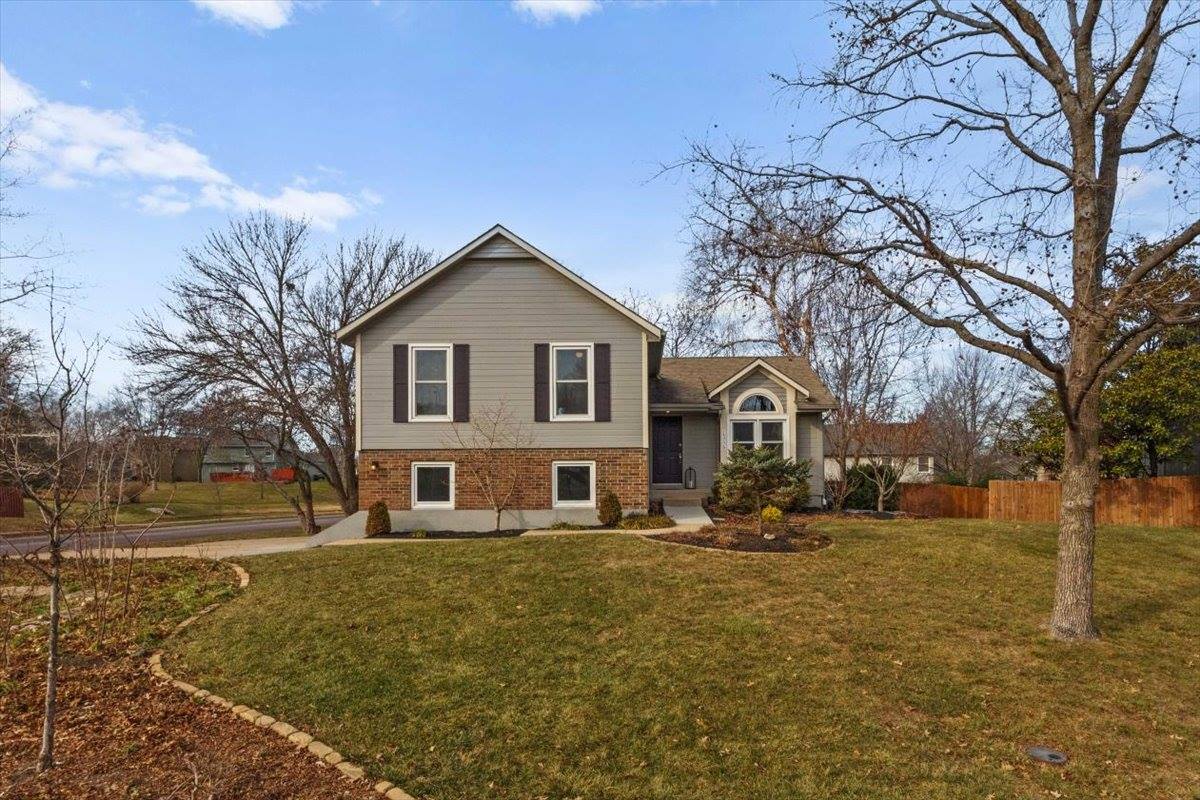 15778 Horton St, Overland Park, KS 66223