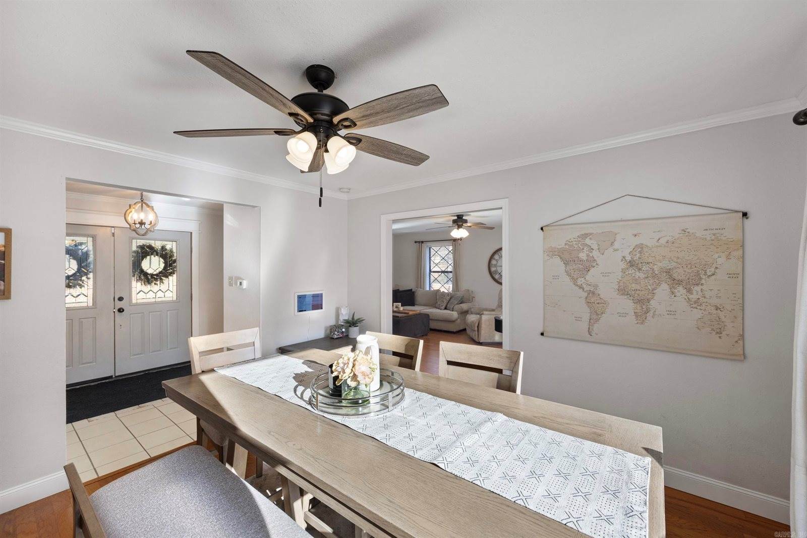 1424 N Lands End Pt, Russellville, AR 72802