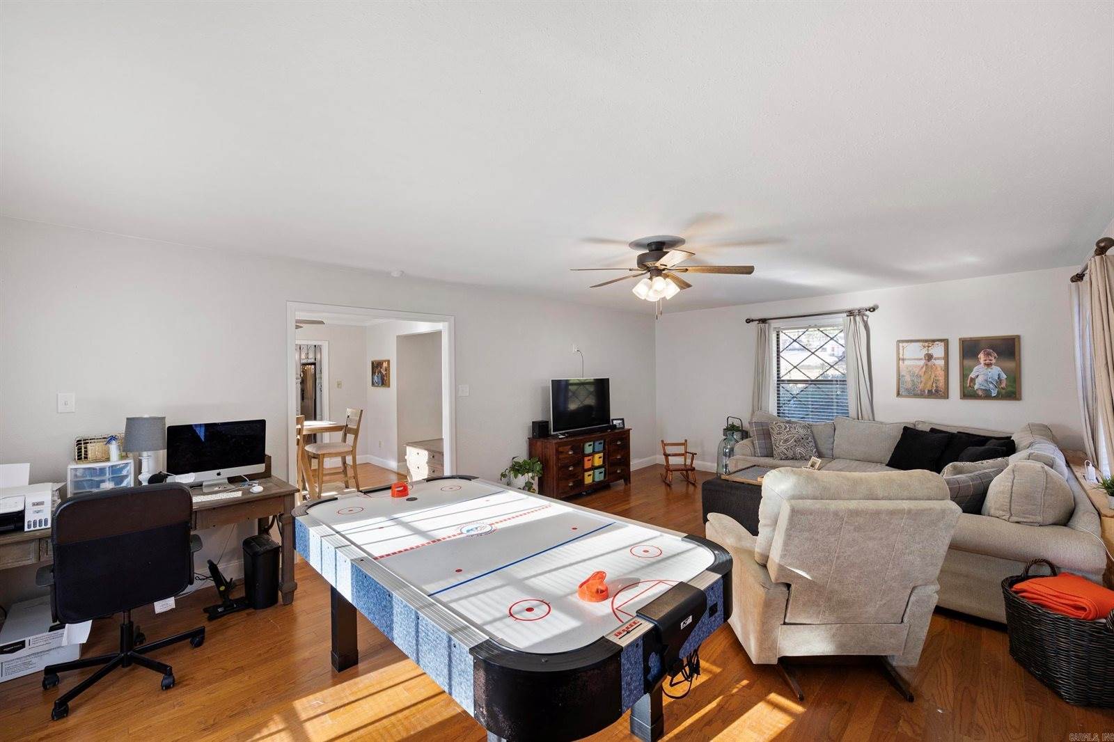 1424 N Lands End Pt, Russellville, AR 72802